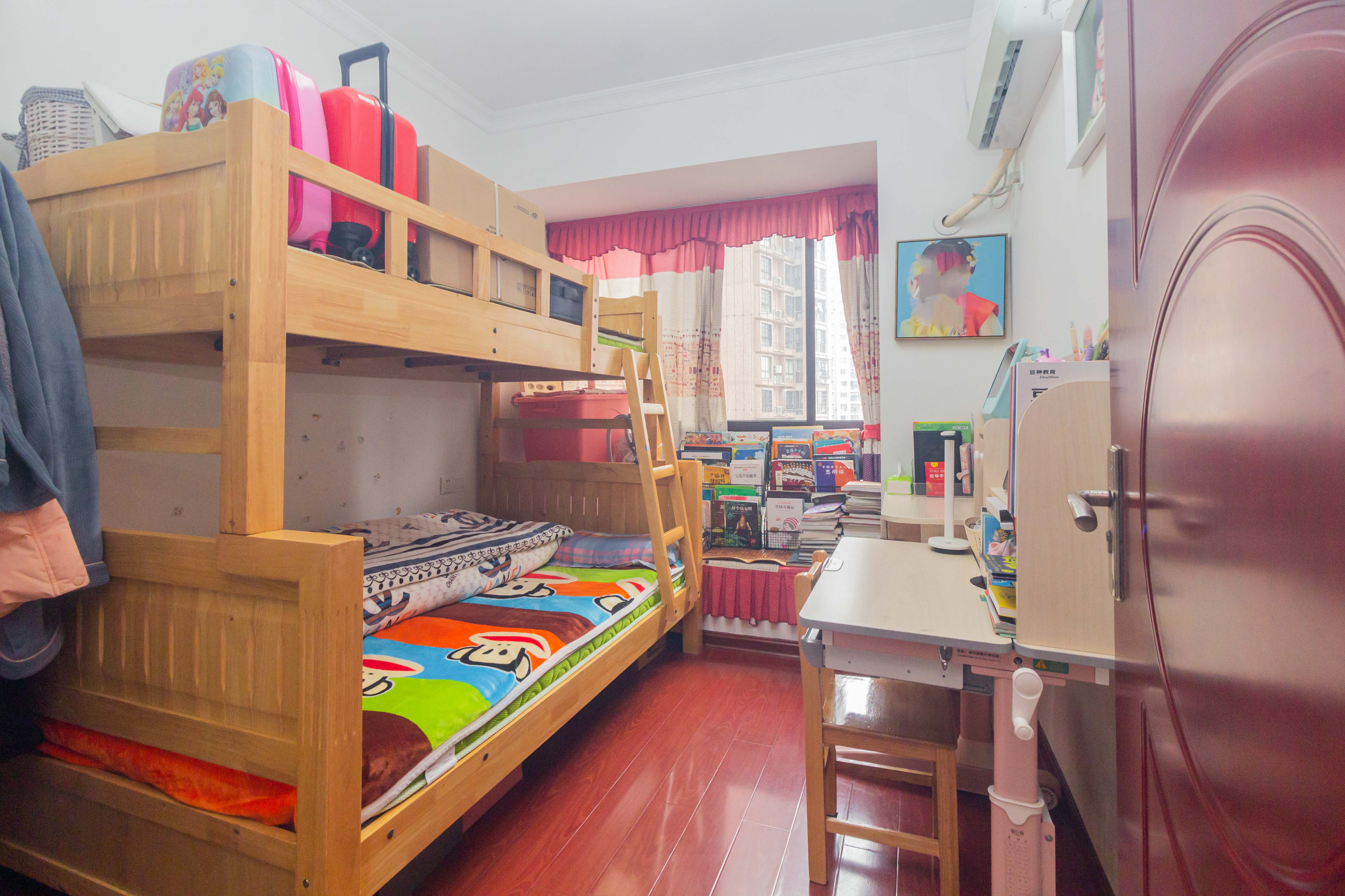 康桥长郡  4室2厅2卫    95.0万 康桥长郡  4室2厅2卫    95.0万卧室