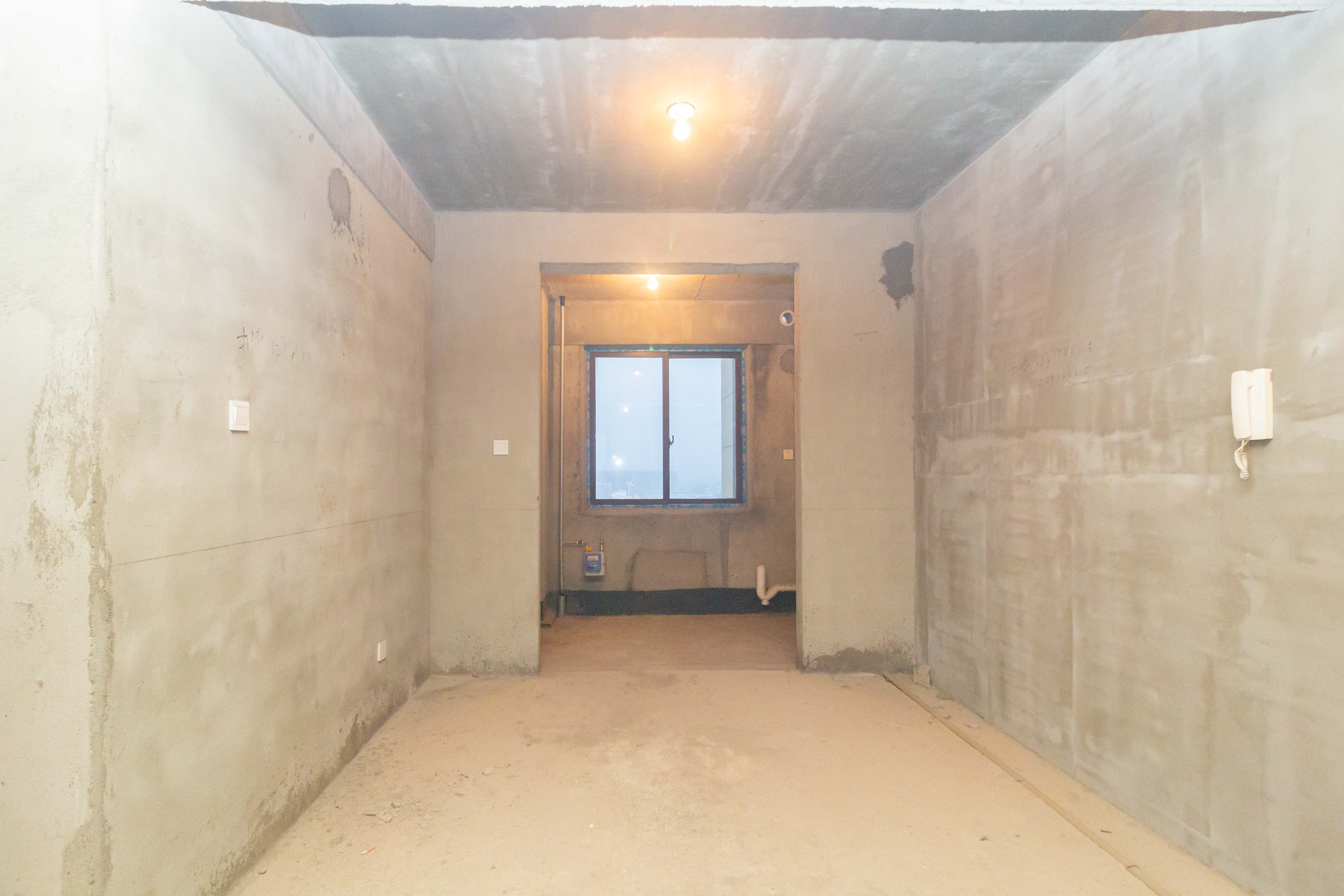 东方美地  3室2厅2卫   95.00万客厅