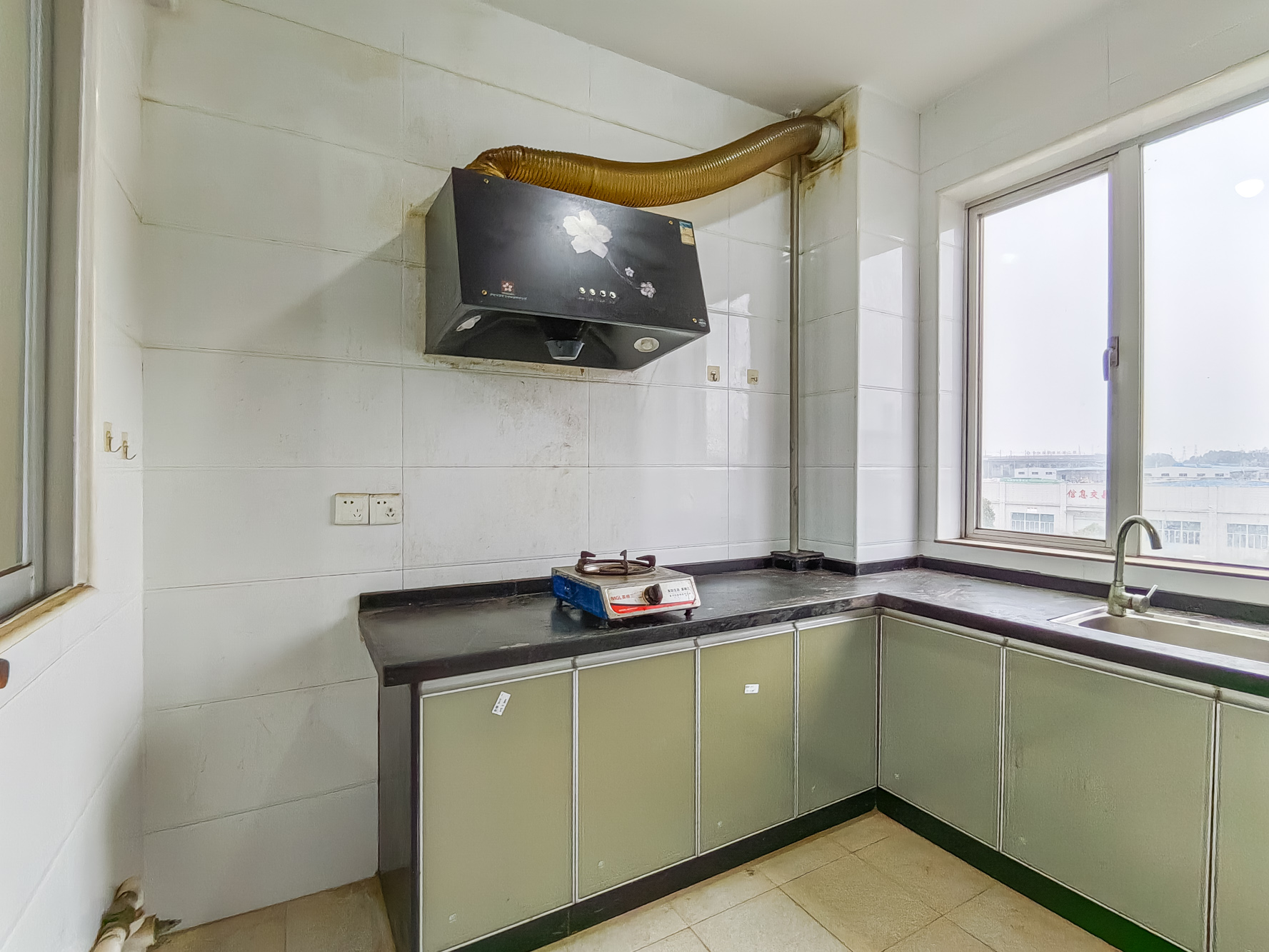 恒广国际物流园  4室2厅2卫    32.8万 恒广国际物流园  4室2厅2卫    32.8万厨房