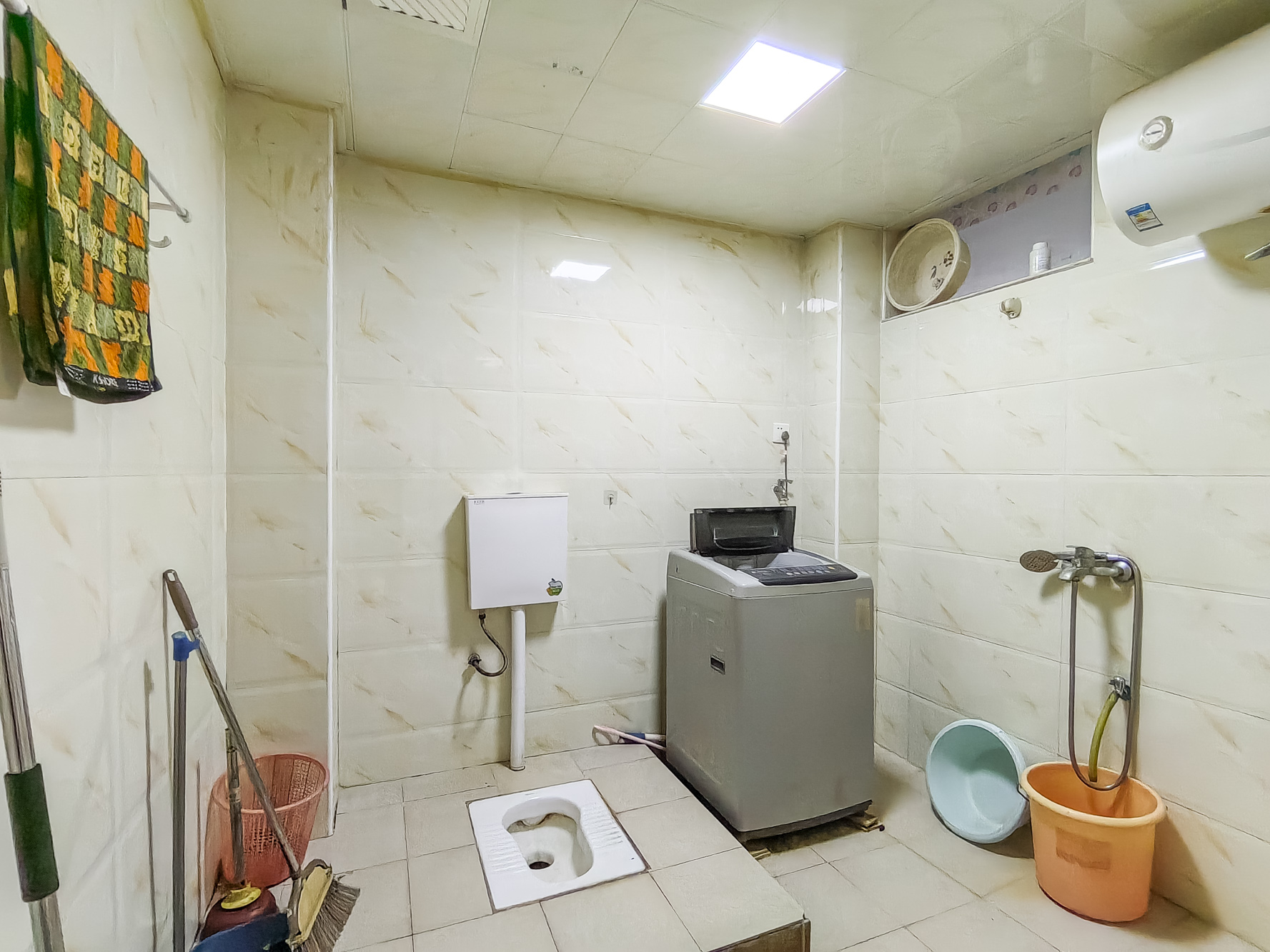 恒广国际物流园  4室2厅2卫    32.8万 恒广国际物流园  4室2厅2卫    32.8万卫生间