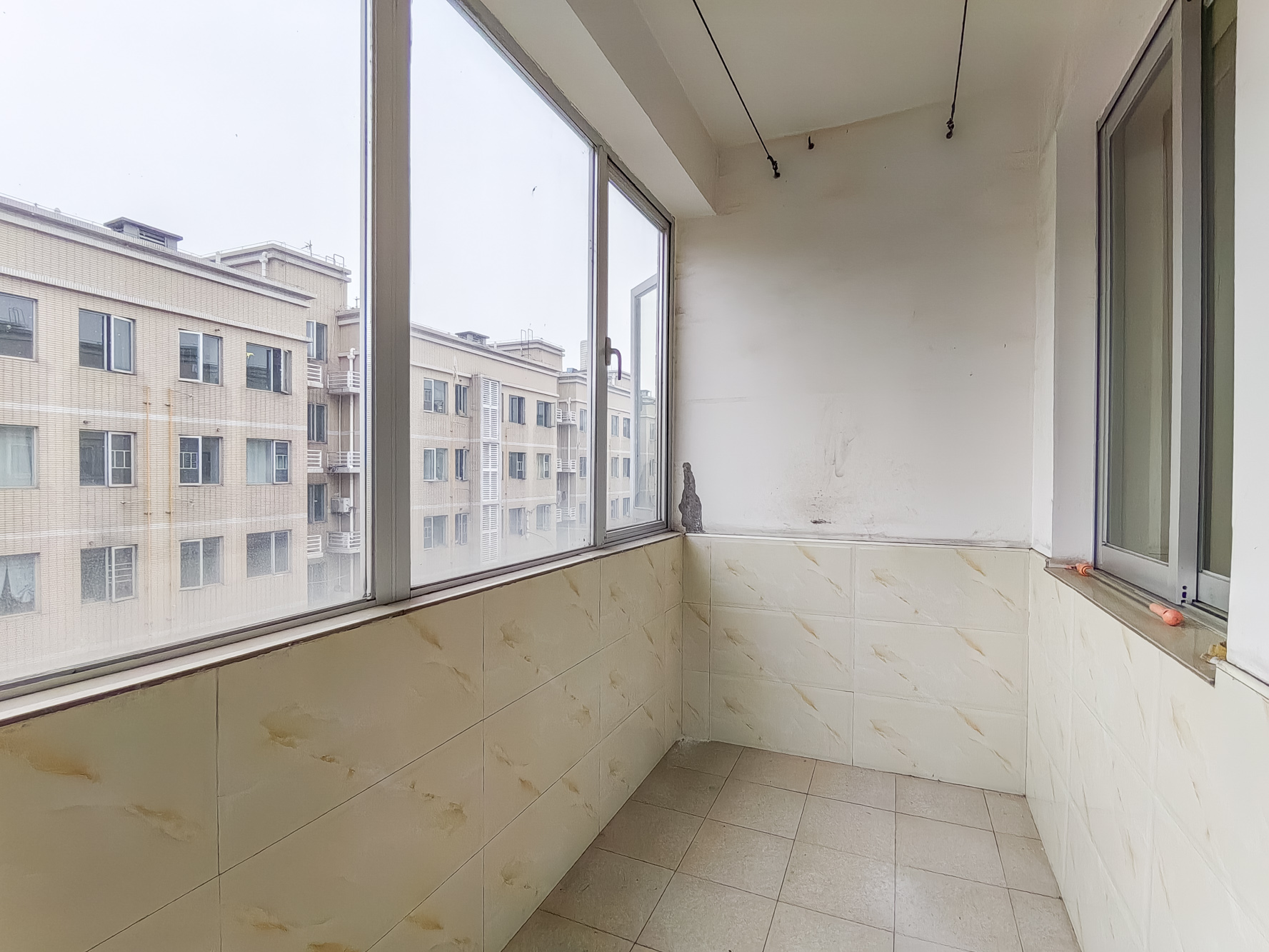 恒广国际物流园  4室2厅2卫    32.8万 恒广国际物流园  4室2厅2卫    32.8万阳台