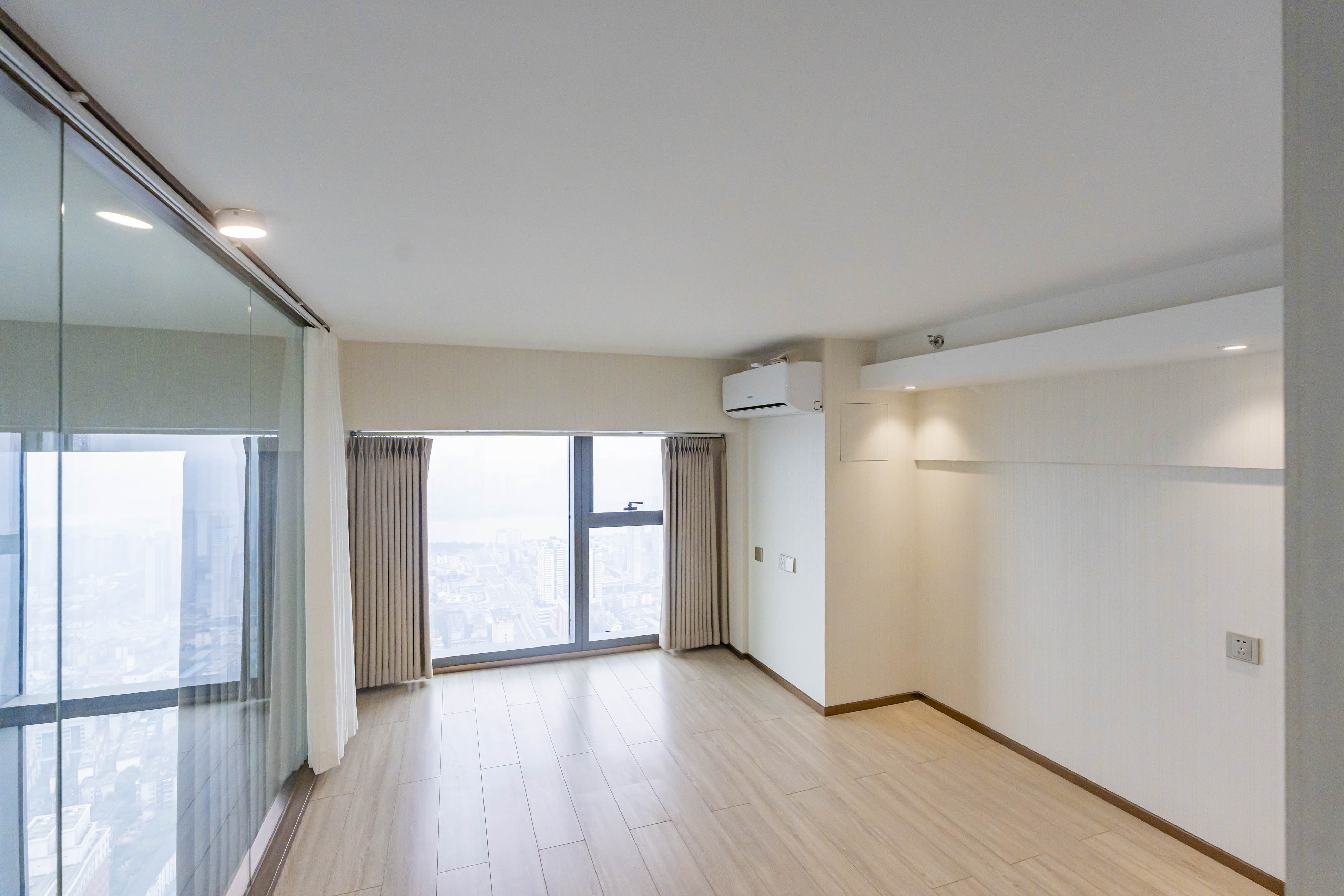 华远华时代  3室2厅1卫   88.00万卧室