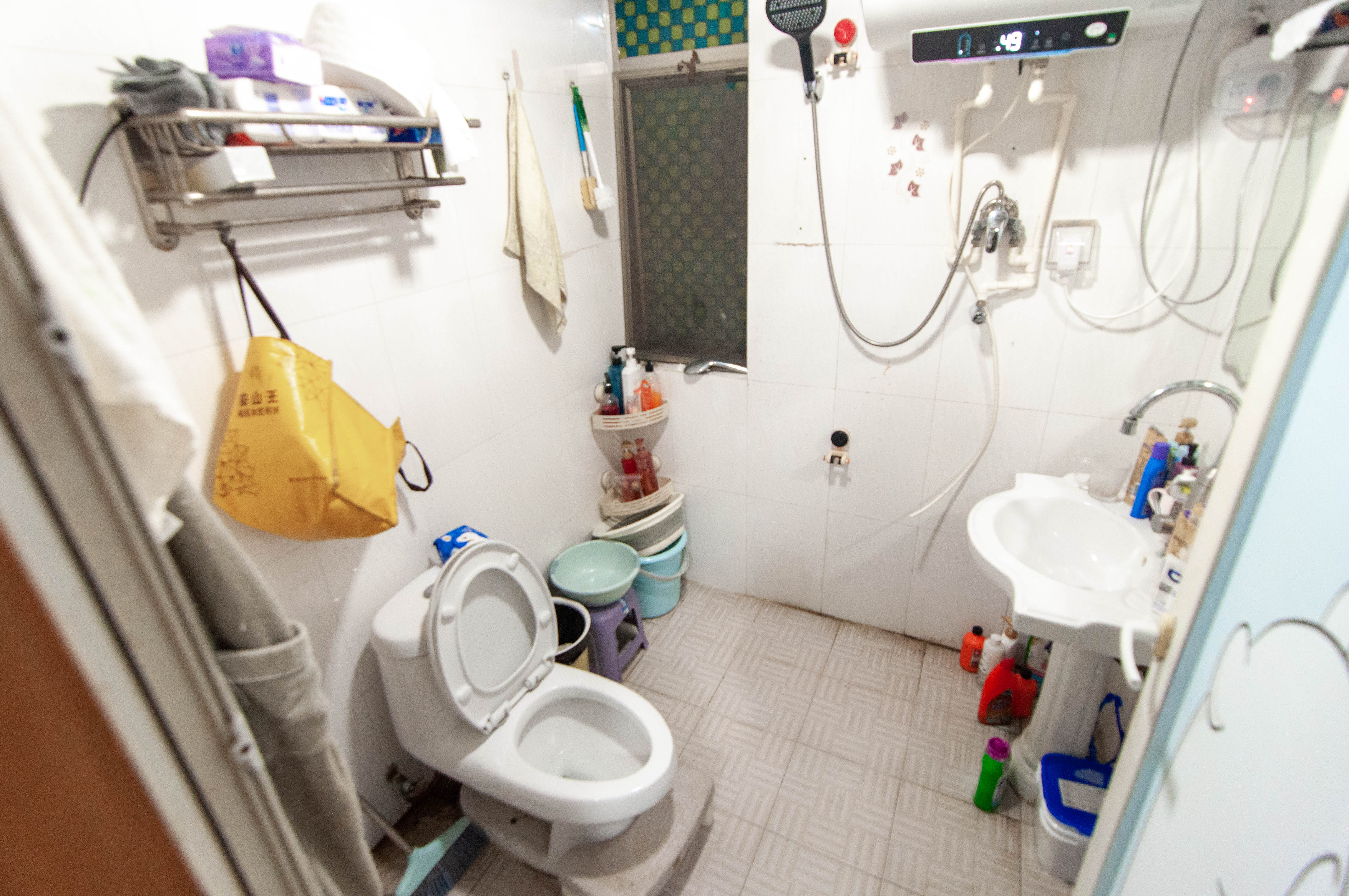麓谷加州阳光  3室2厅2卫   83.80万卫生间
