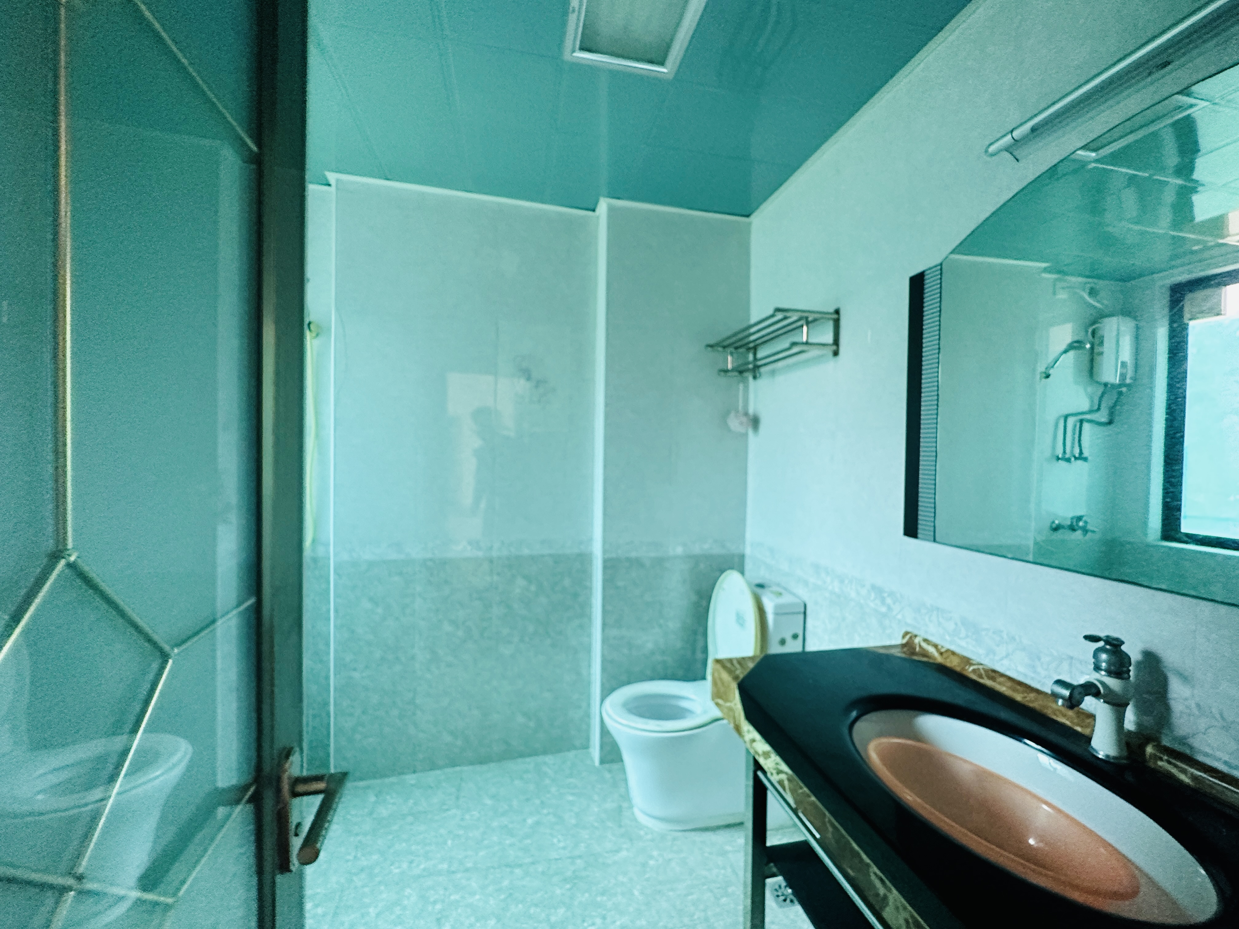 世纪海岸  3室2厅2卫    180.0万 世纪海岸  3室2厅2卫    180.0万卫生间