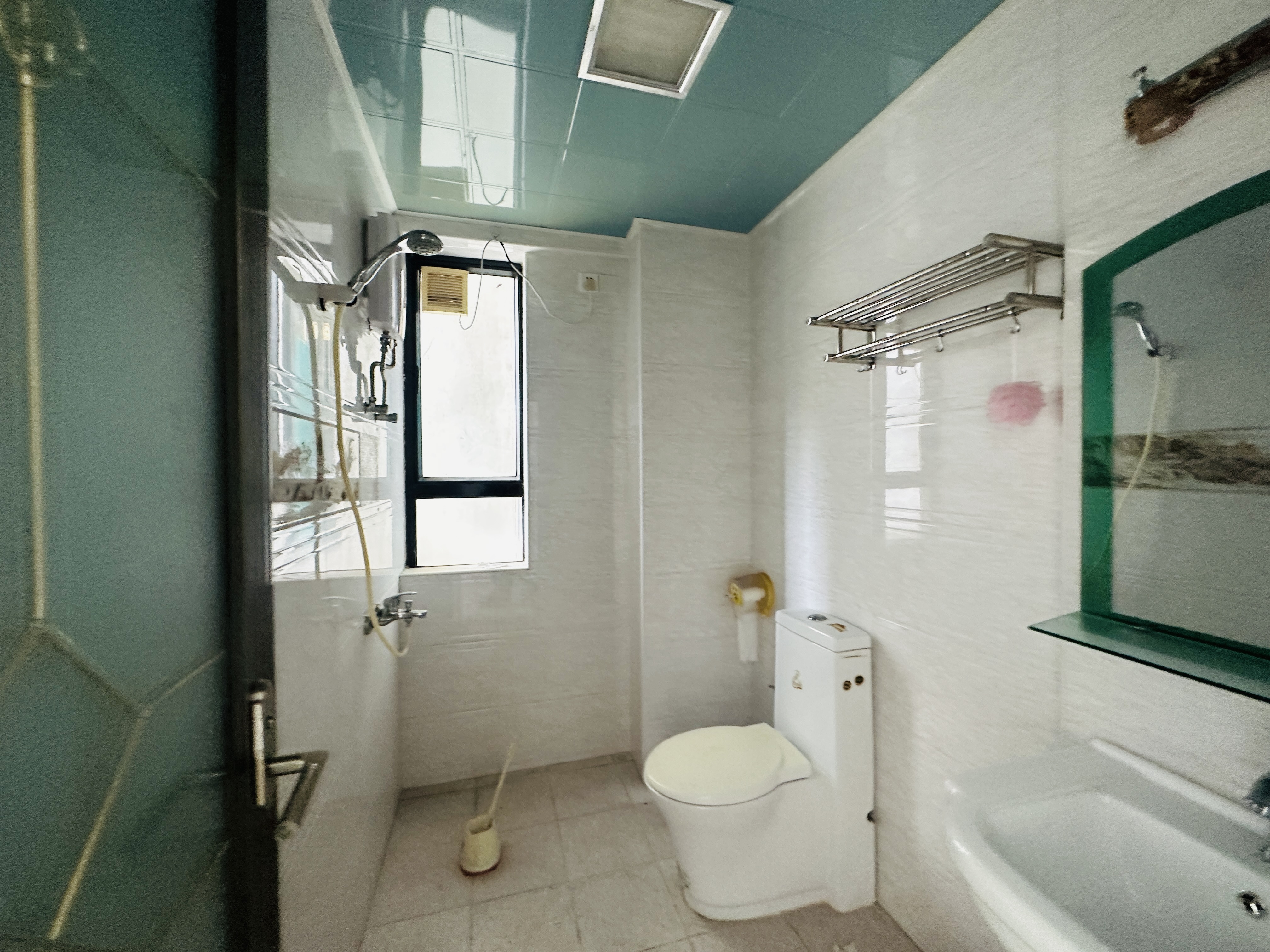 世纪海岸  3室2厅2卫    180.0万 世纪海岸  3室2厅2卫    180.0万卫生间