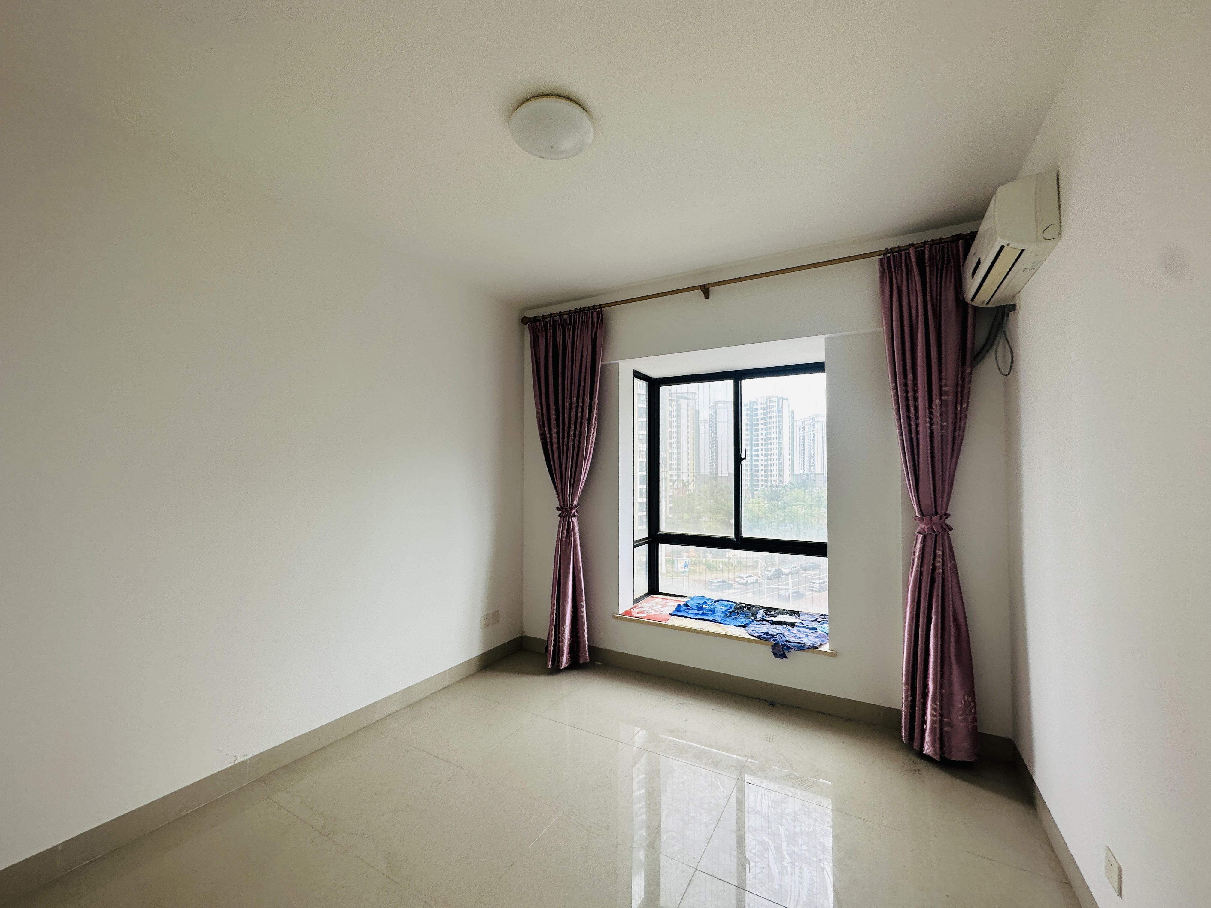 世纪海岸  3室2厅2卫    180.0万 世纪海岸  3室2厅2卫    180.0万卧室