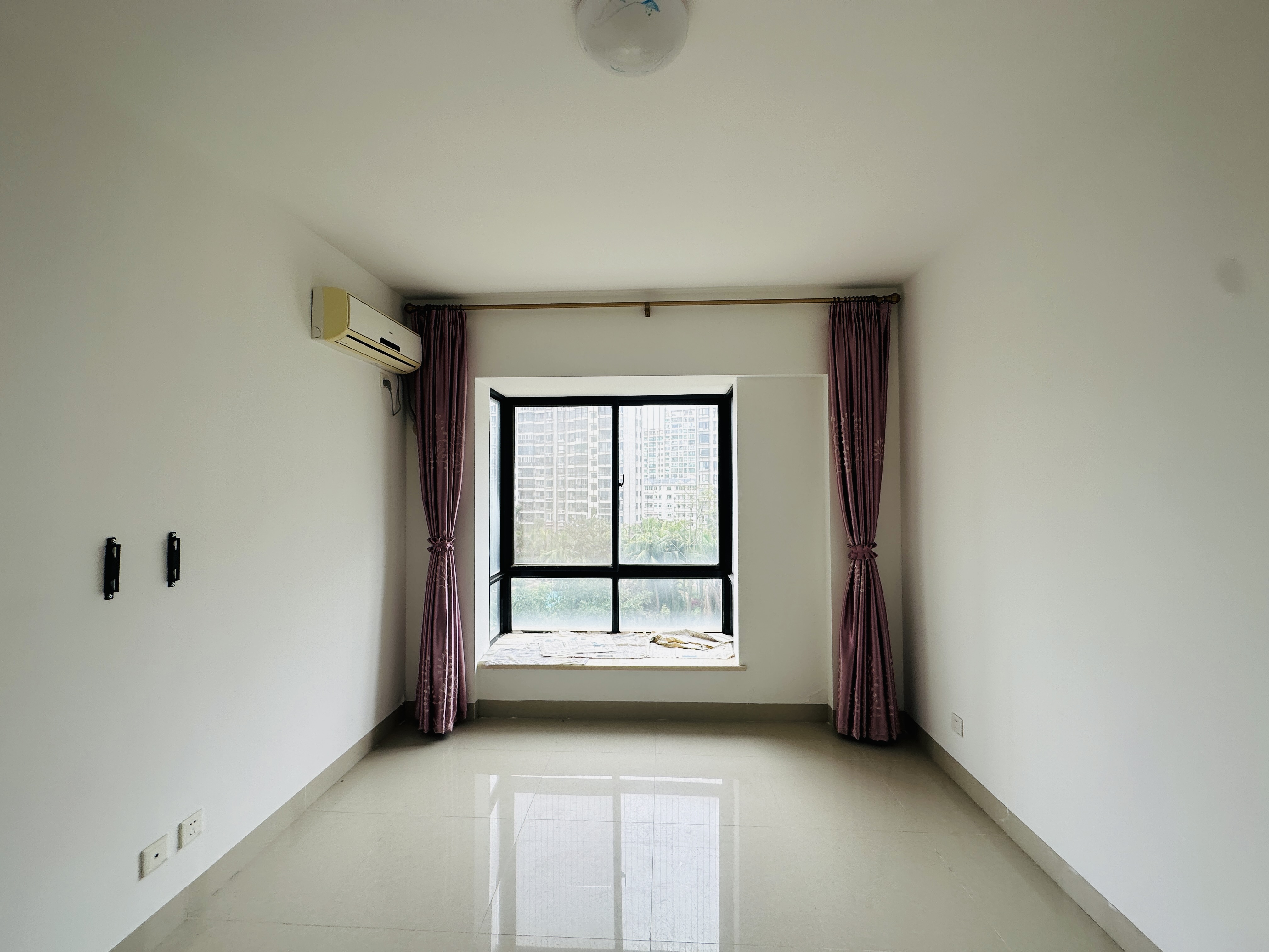 世纪海岸  3室2厅2卫    180.0万 世纪海岸  3室2厅2卫    180.0万卧室