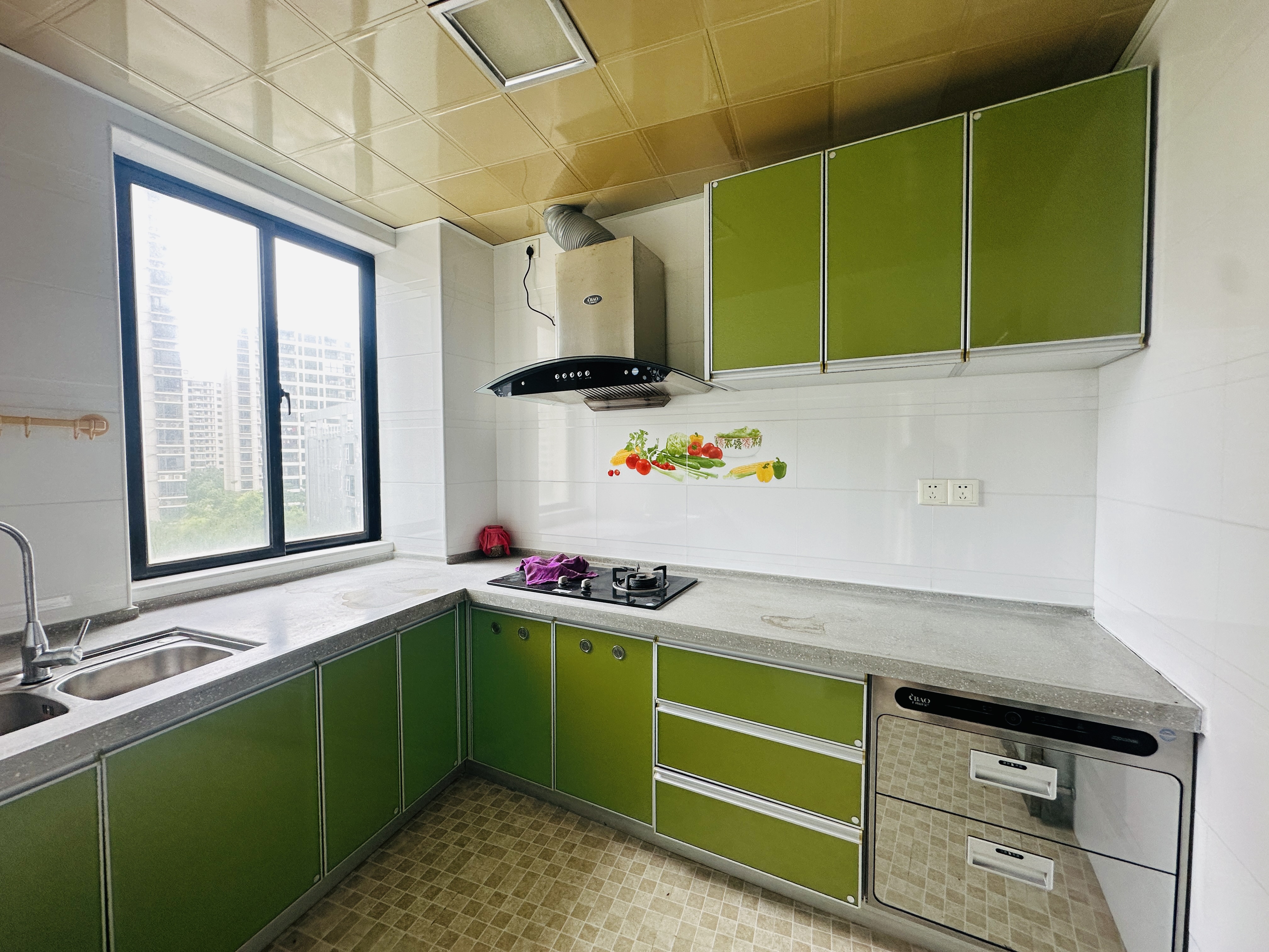 世纪海岸  3室2厅2卫    180.0万 世纪海岸  3室2厅2卫    180.0万厨房