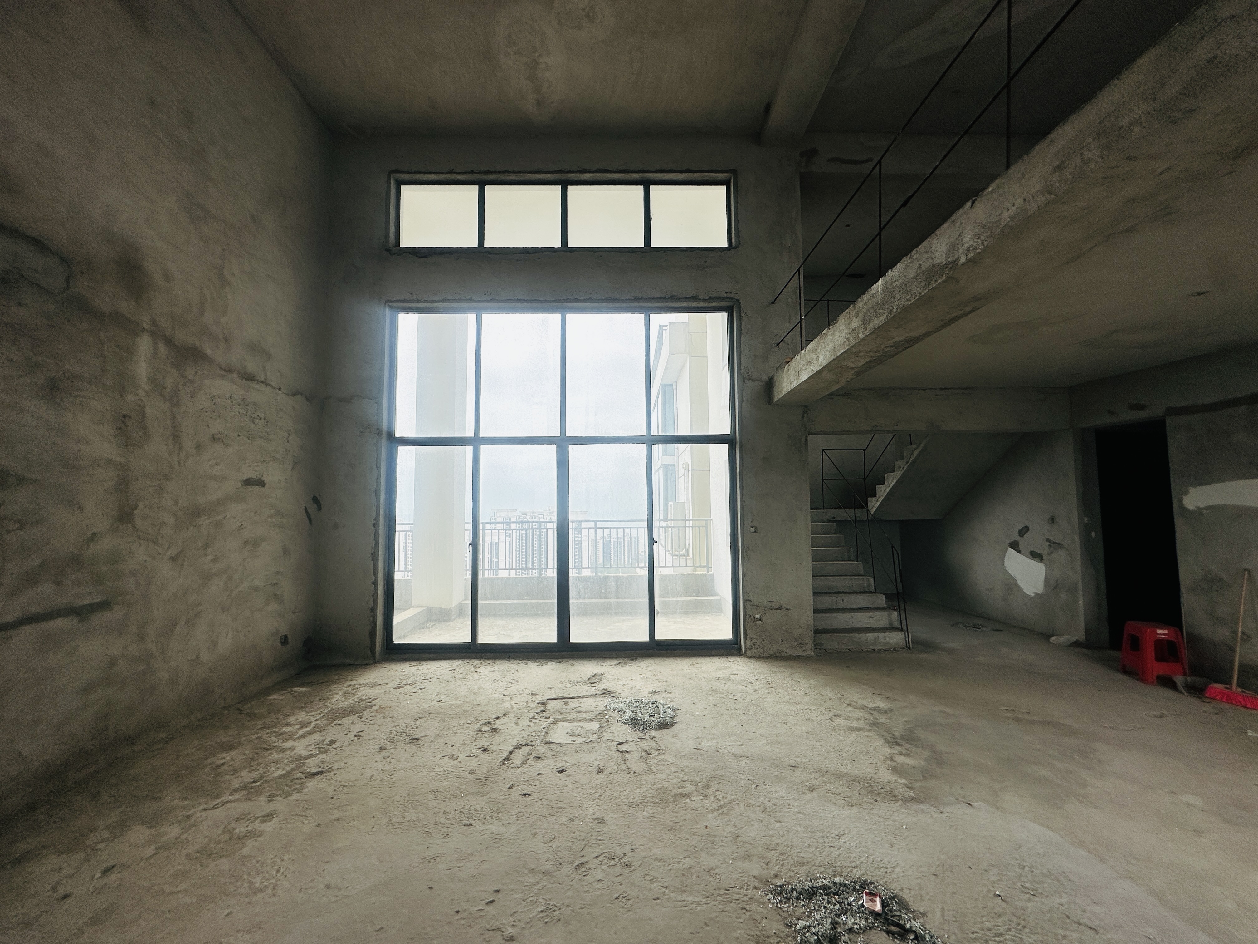 兆南丽湾  6室3厅4卫    680.0万 兆南丽湾  6室3厅4卫    680.0万客厅