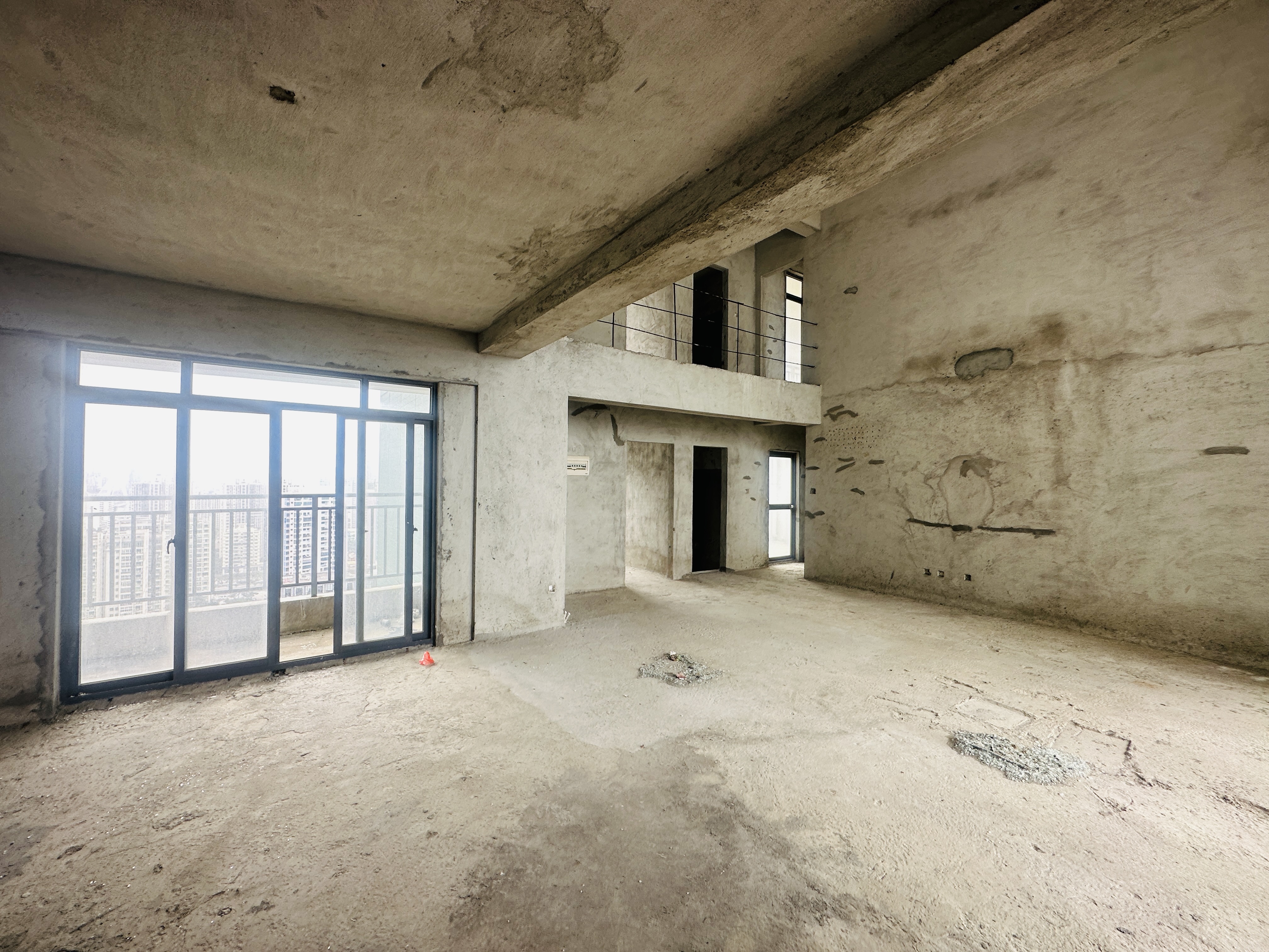 兆南丽湾  6室3厅4卫    680.0万 兆南丽湾  6室3厅4卫    680.0万客厅