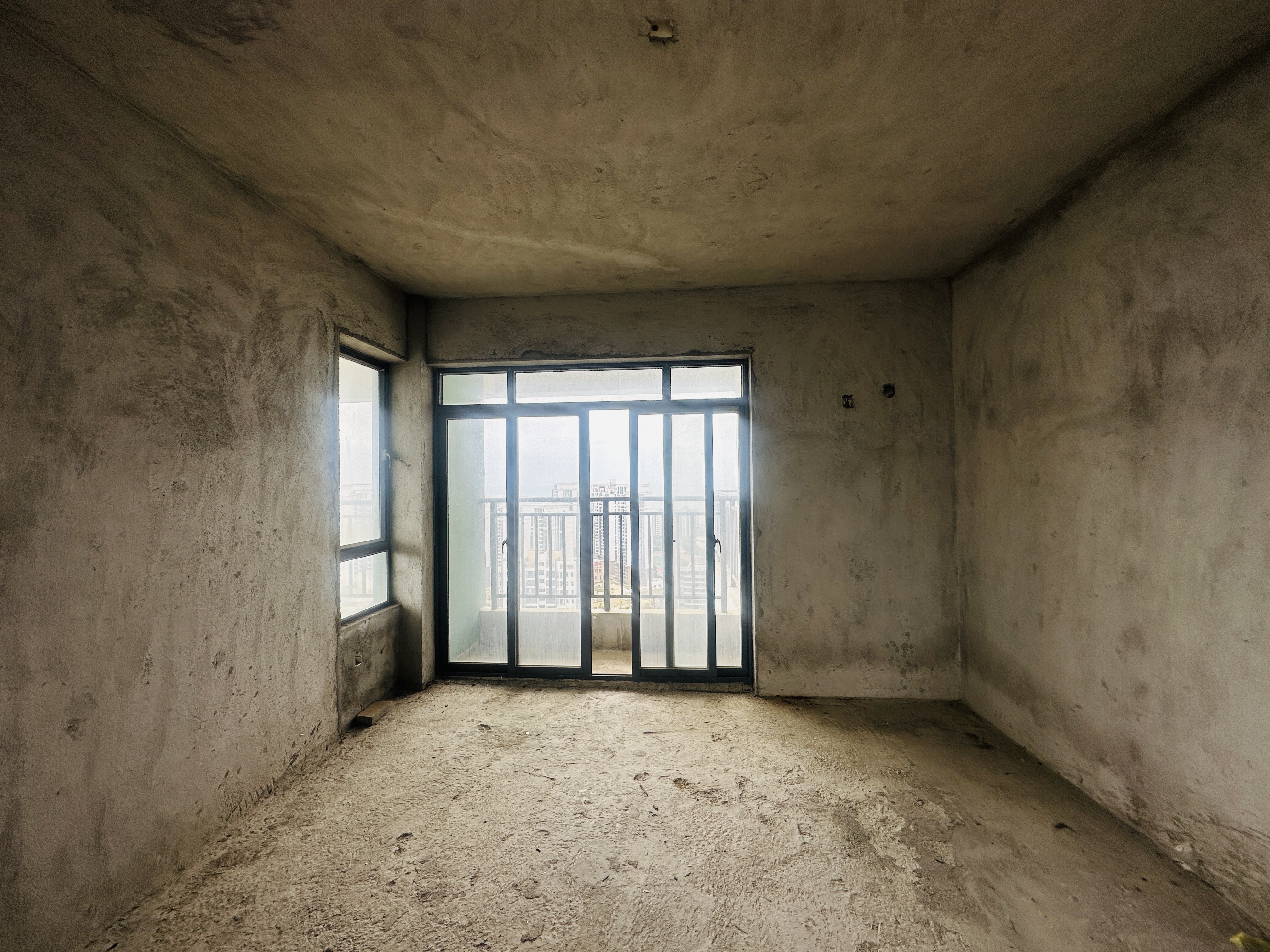 兆南丽湾  6室3厅4卫    680.0万 兆南丽湾  6室3厅4卫    680.0万卧室