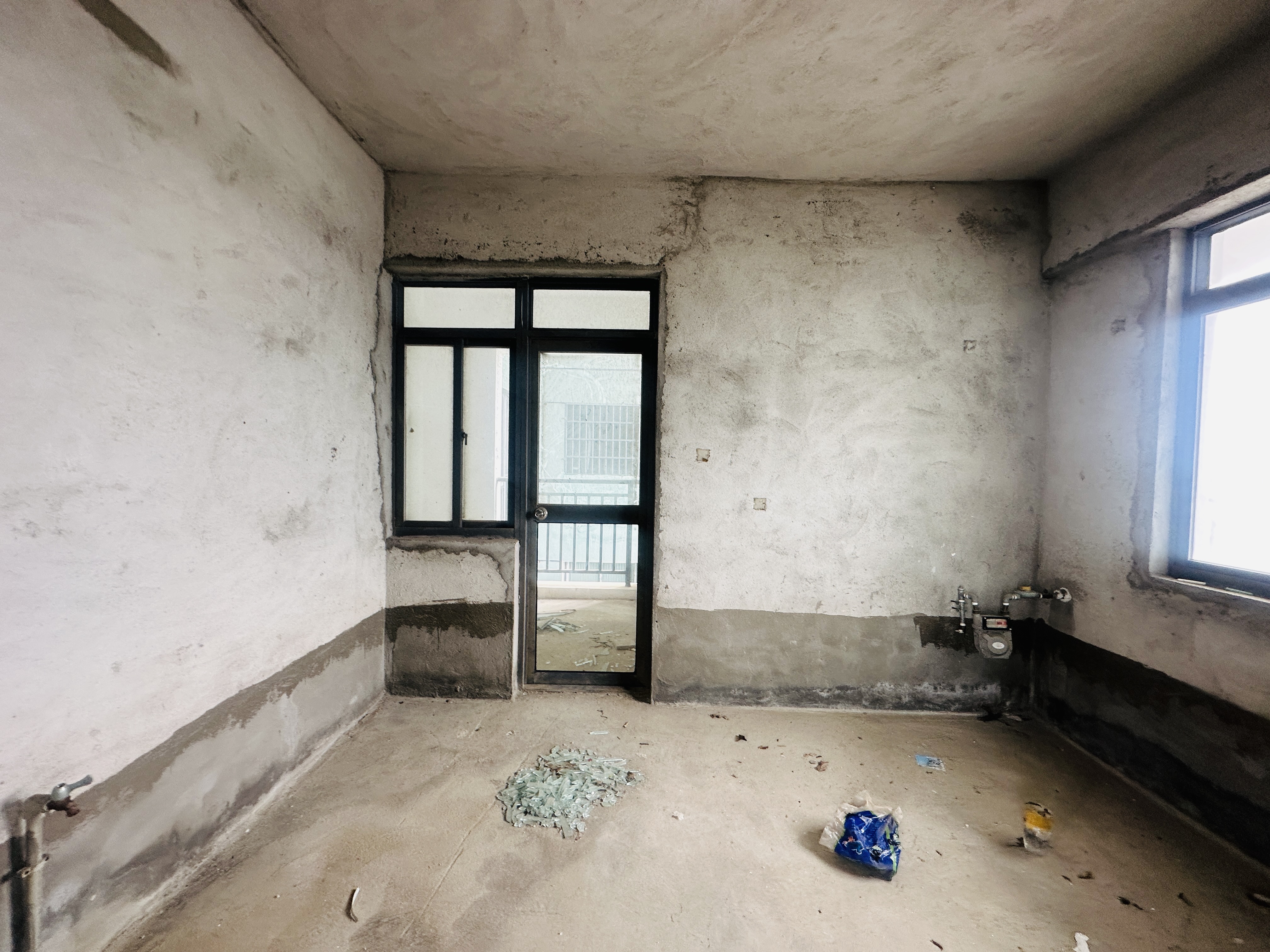 兆南丽湾  6室3厅4卫    680.0万 兆南丽湾  6室3厅4卫    680.0万厨房