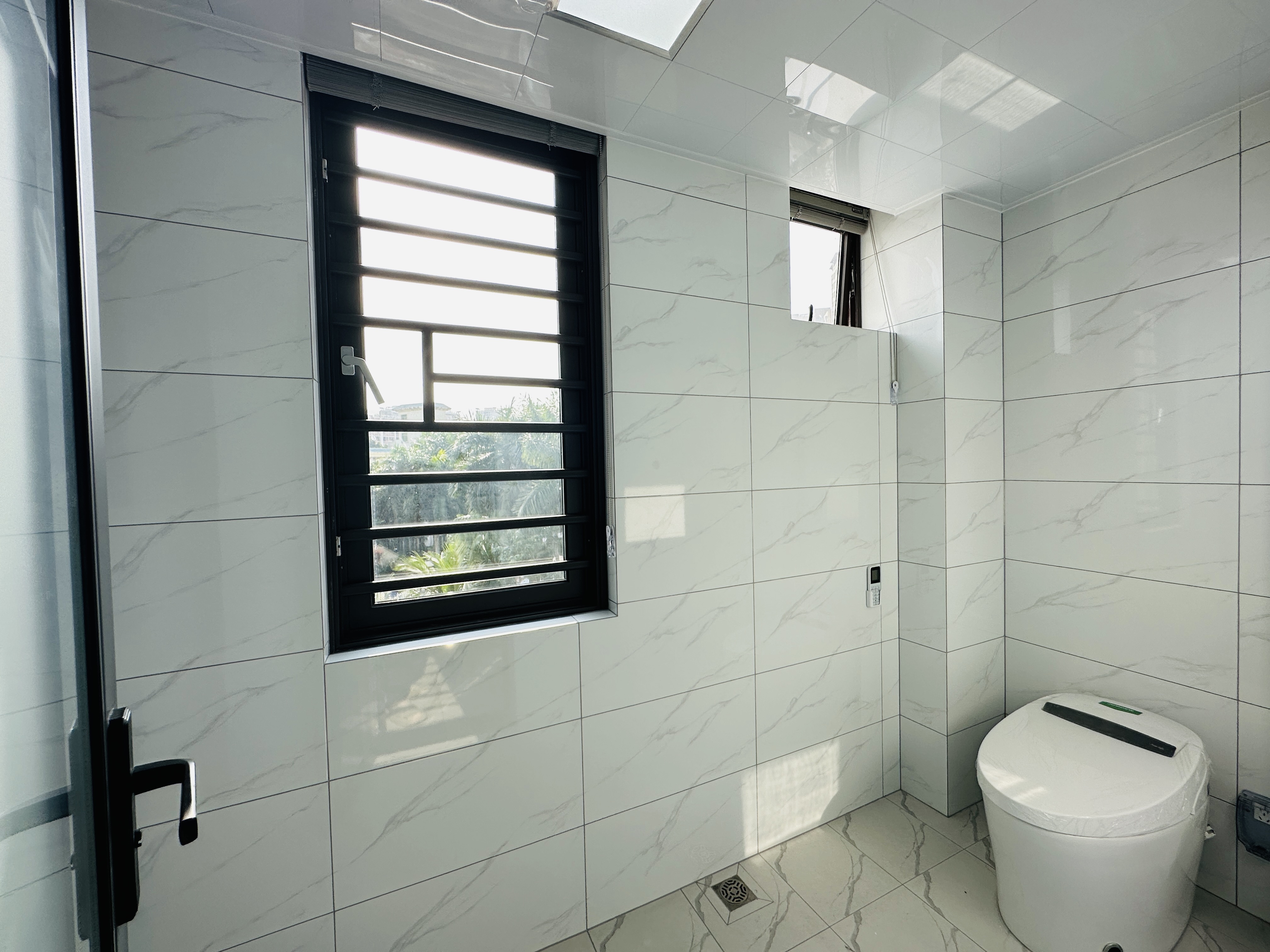 西城别院 1室1厅1卫 38.0万 西城别院 1室1厅1卫 38.0万卫生间