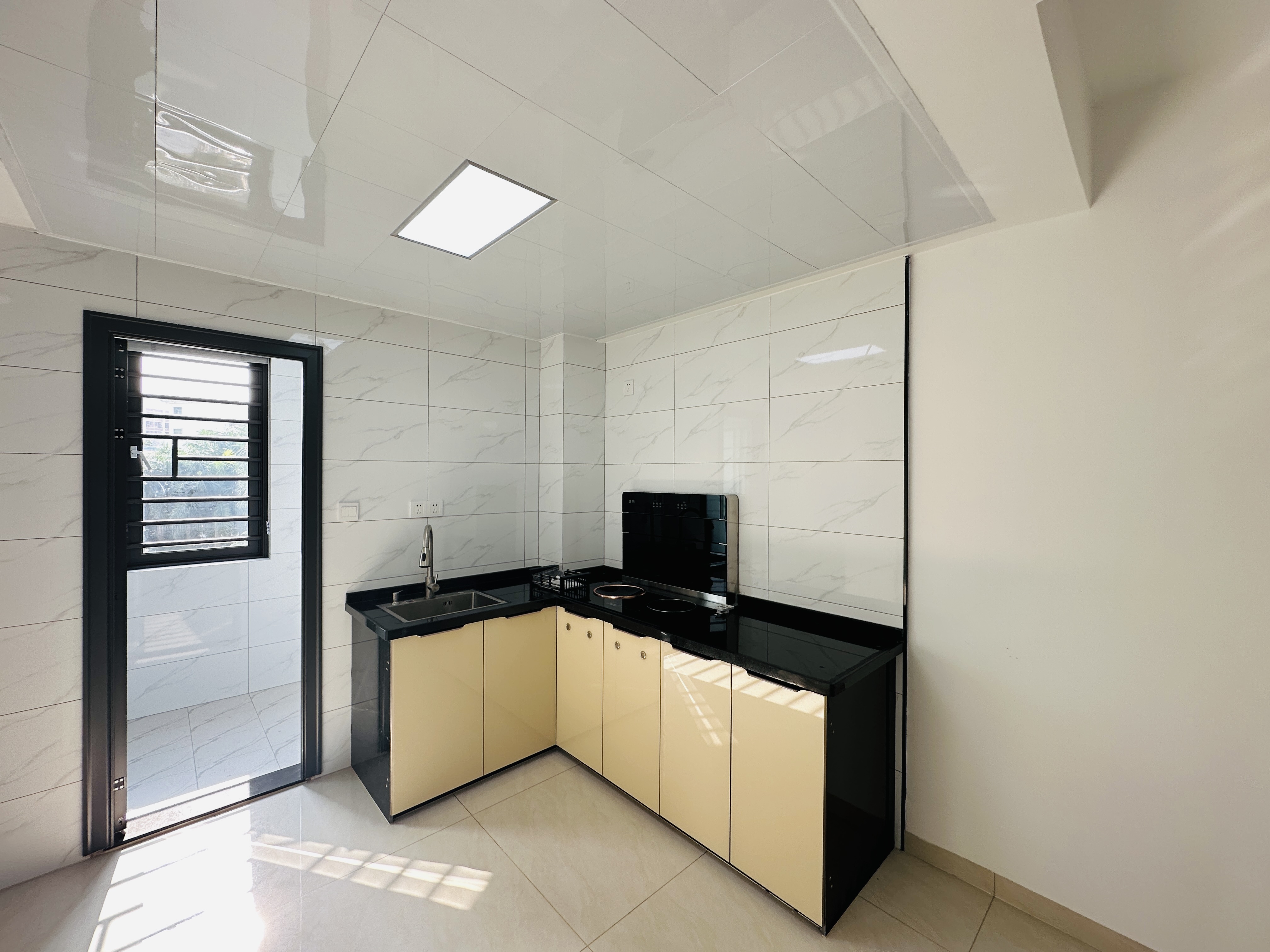 西城别院 1室1厅1卫 38.0万 西城别院 1室1厅1卫 38.0万厨房