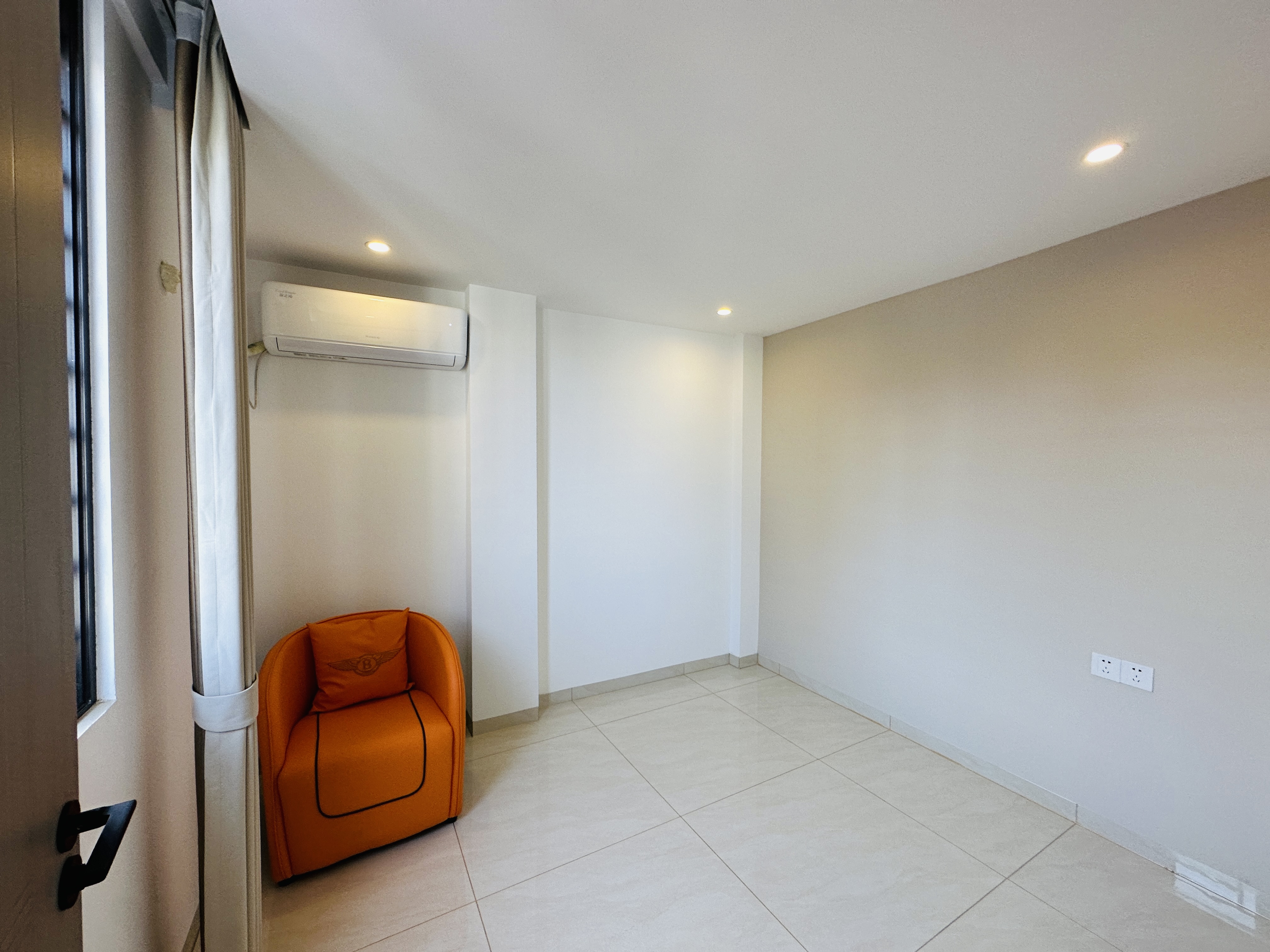 西城别院 2室1厅1卫 77.0万 西城别院 2室1厅1卫 77.0万卧室