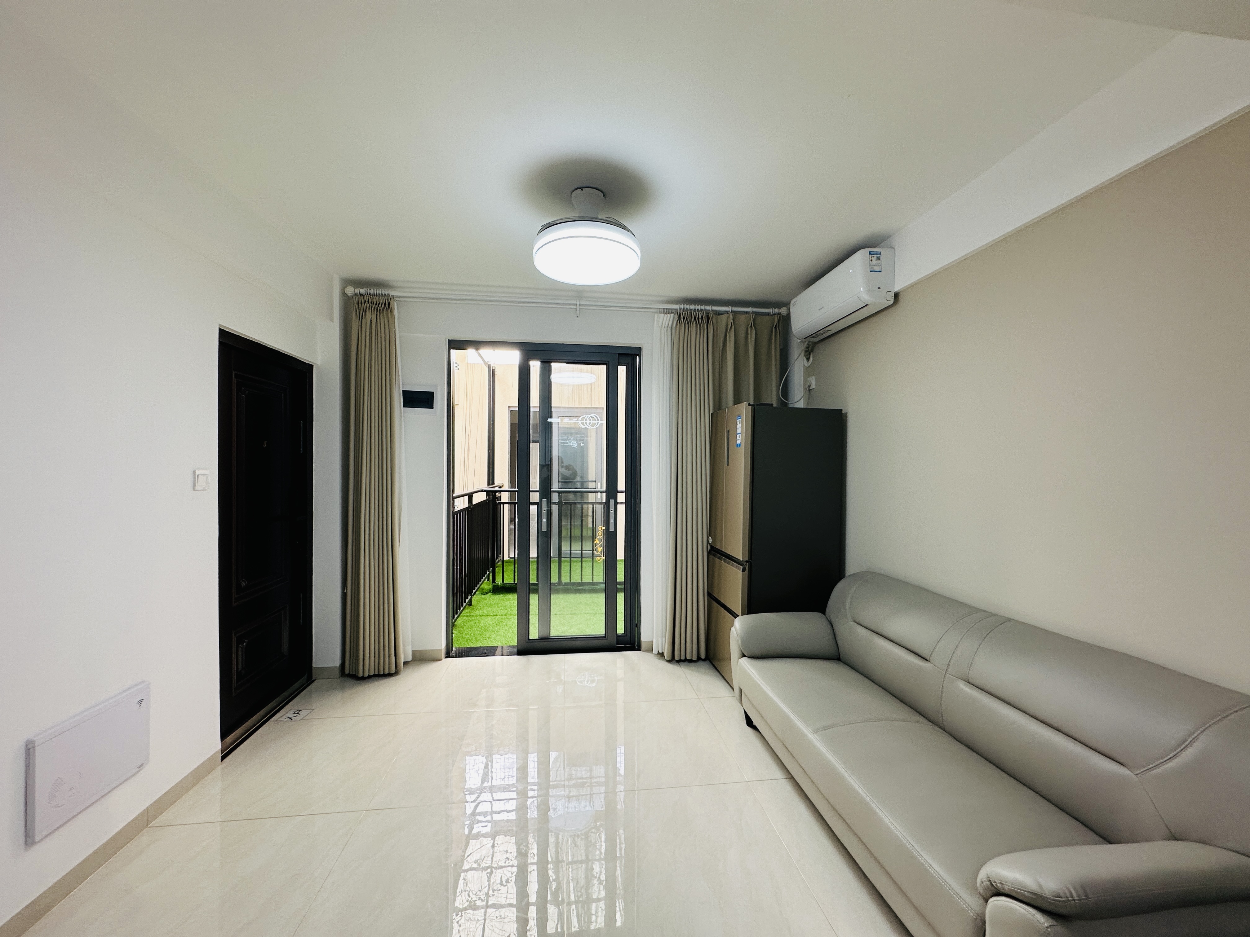 西城别院 2室1厅1卫 93.0万 西城别院 2室1厅1卫 93.0万客厅