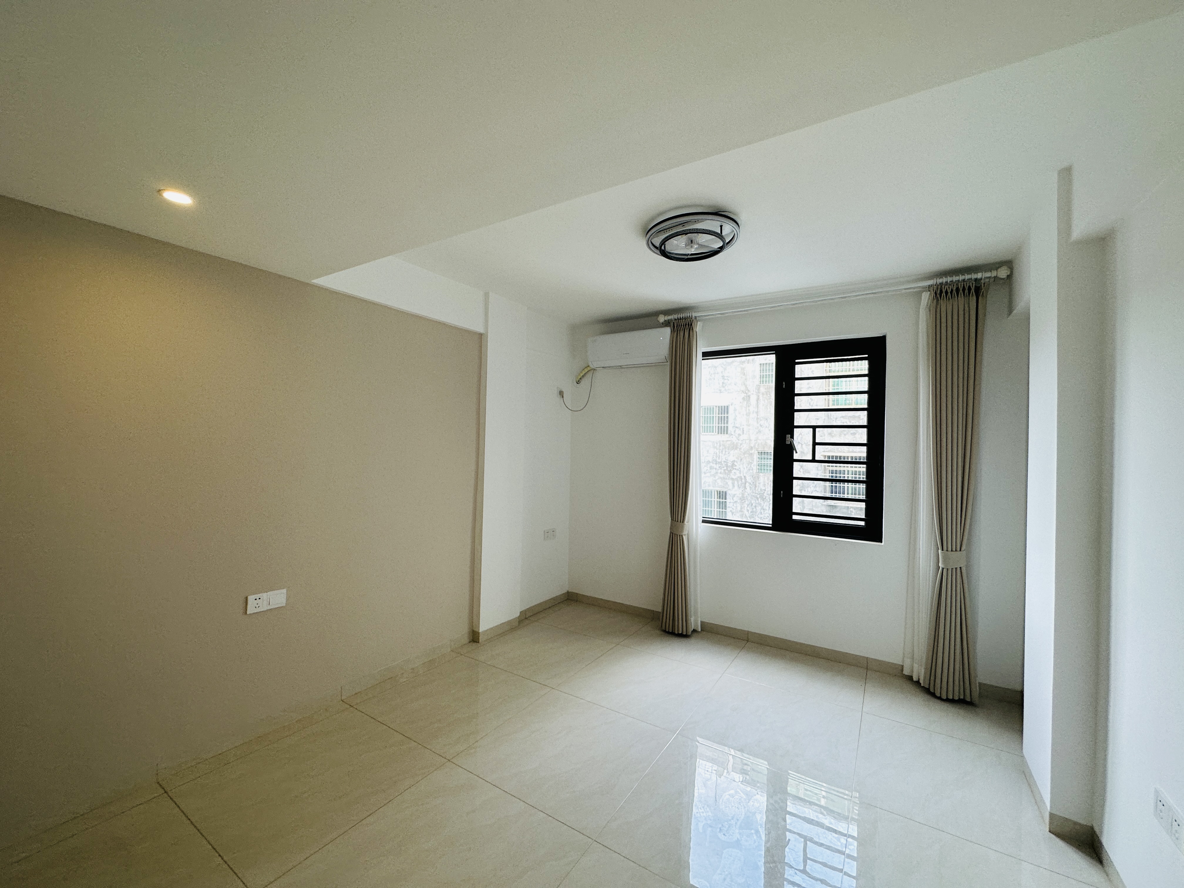 西城别院 2室1厅1卫 93.0万 西城别院 2室1厅1卫 93.0万卧室