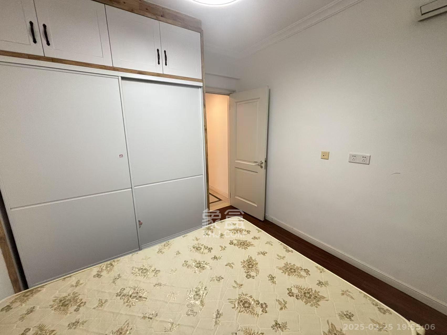 万科魅力之城观澜里  4室2厅2卫    4200.0元/月室内图