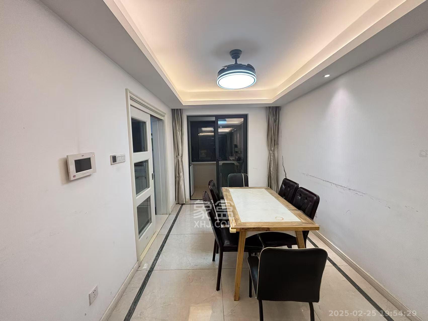 万科魅力之城观澜里  4室2厅2卫    4200.0元/月室内图