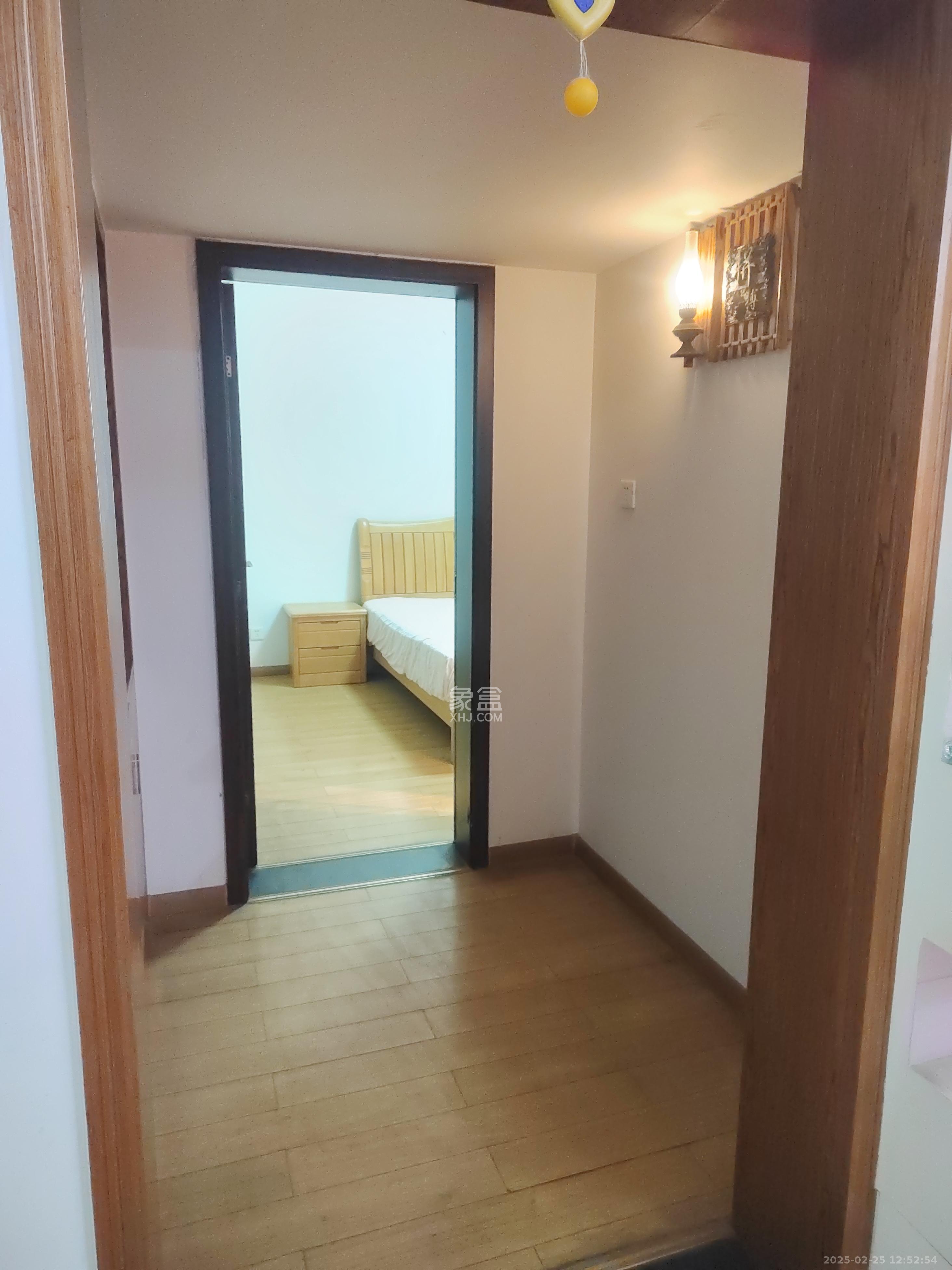 鄱阳小区  3室2厅2卫    2000.0元/月 鄱阳小区  3室2厅2卫    2000.0元/月室内图