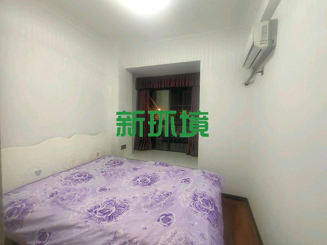 鑫成君泰  3室2厅2卫   84.00万客厅