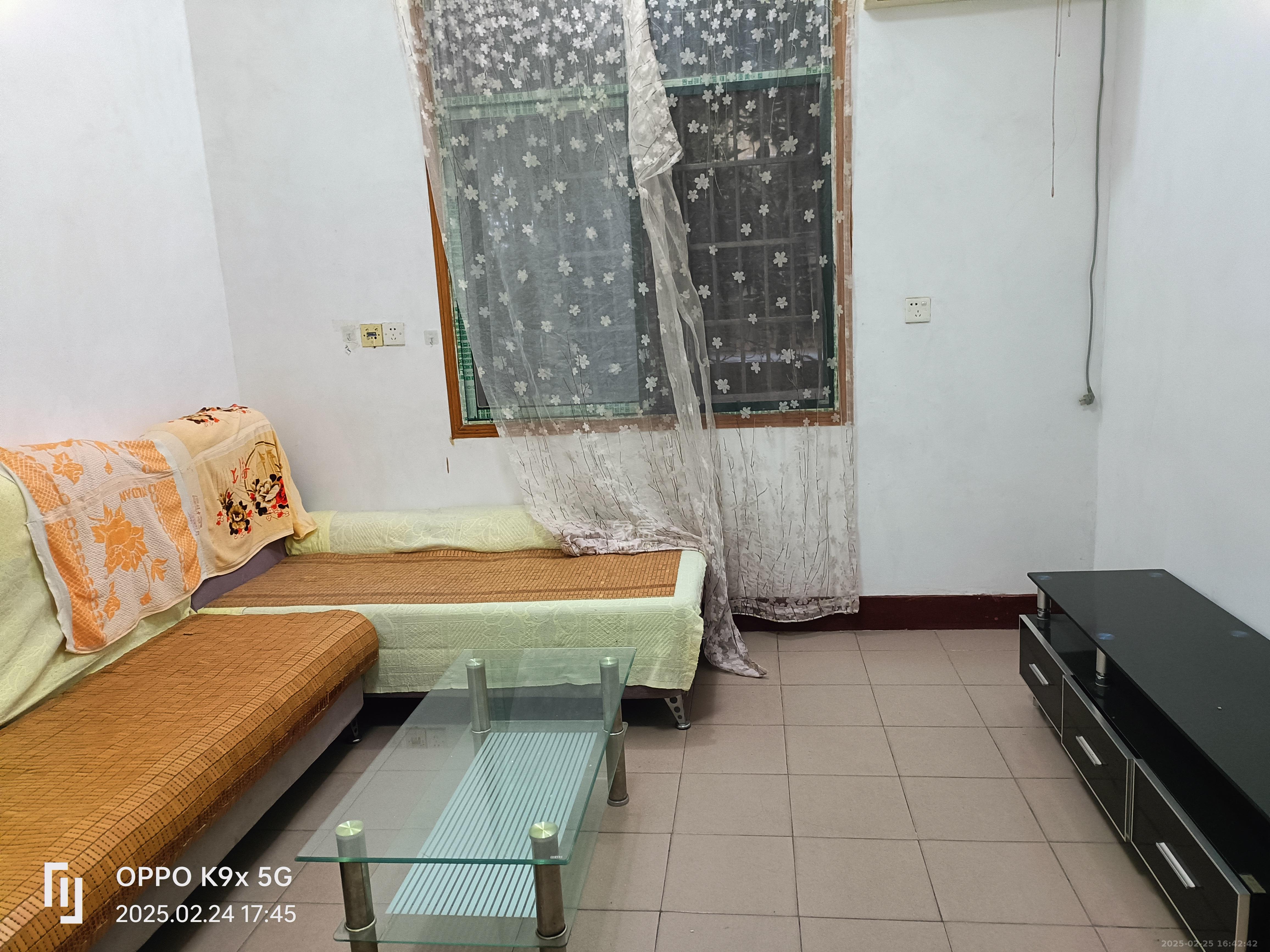 红花坡轻工设计院(轻安宿舍) 1室1厅1卫 1100.0元/月 红花坡轻工设计院(轻安宿舍) 1室1厅1卫 1100.0元/月室内图