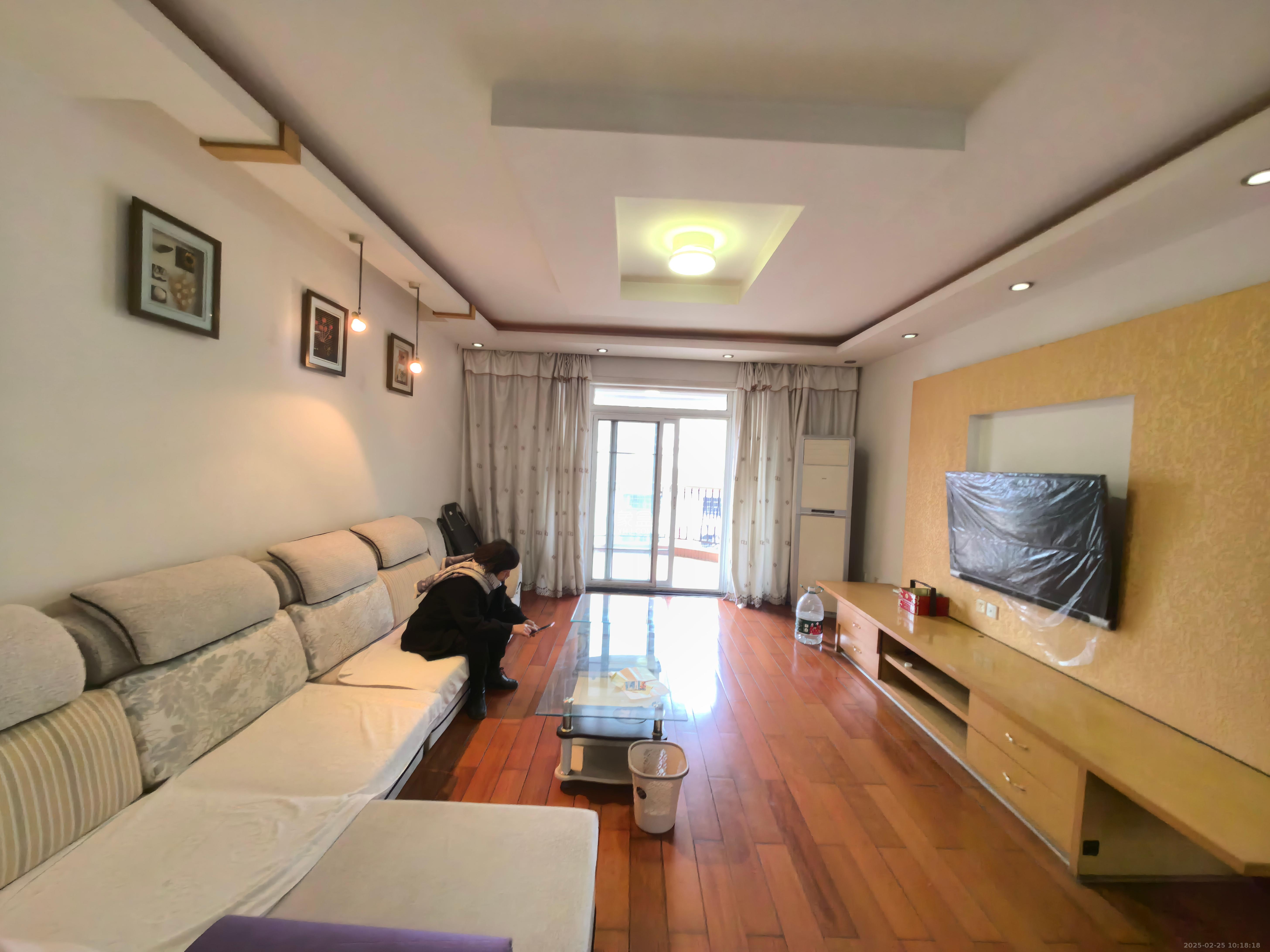 鸿铭中心  3室2厅1卫    3200.0元/月室内图
