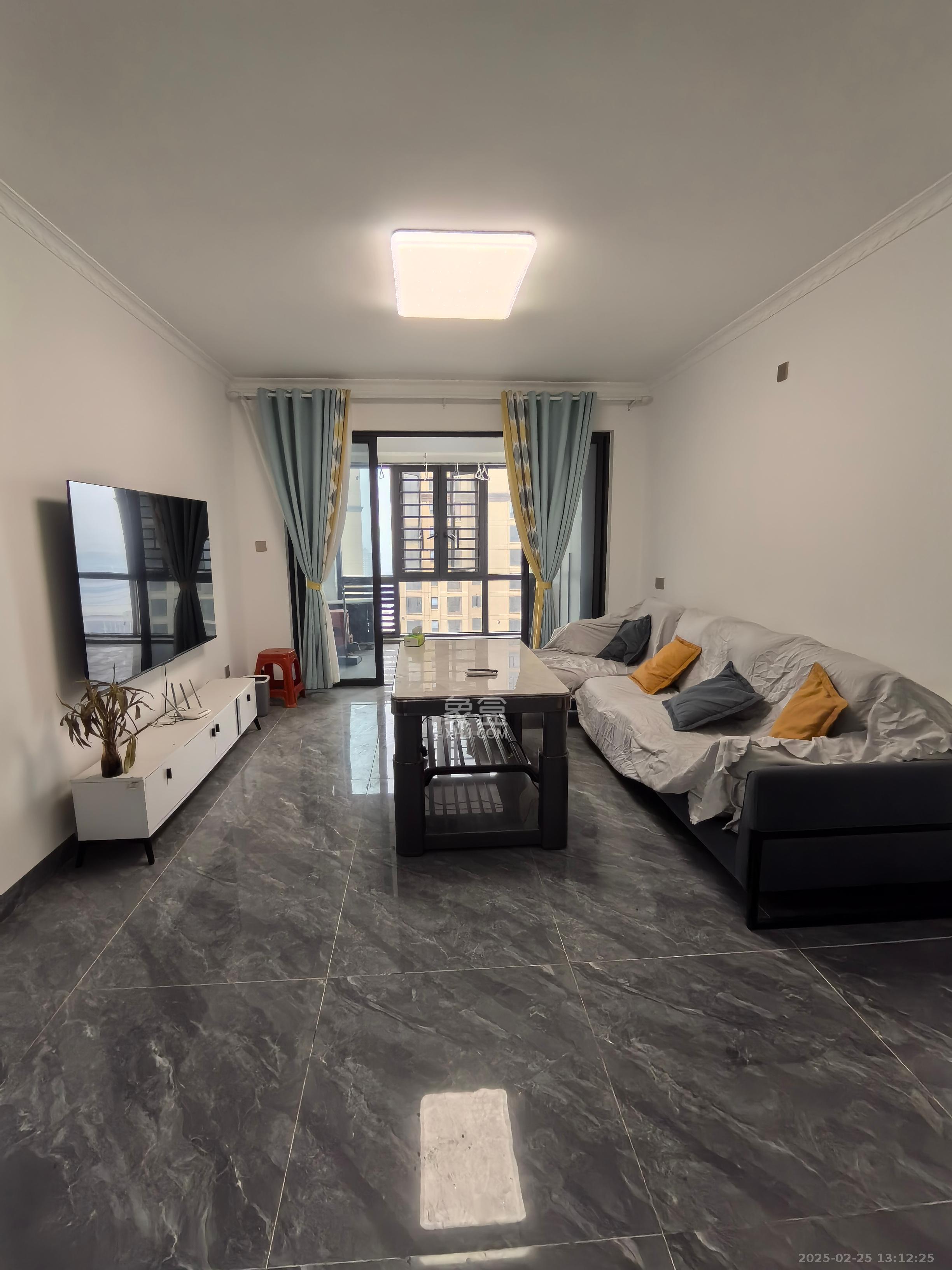 鸿海公园里 3室2厅2卫 1800.0元/月 鸿海公园里 3室2厅2卫 1800.0元/月室内图