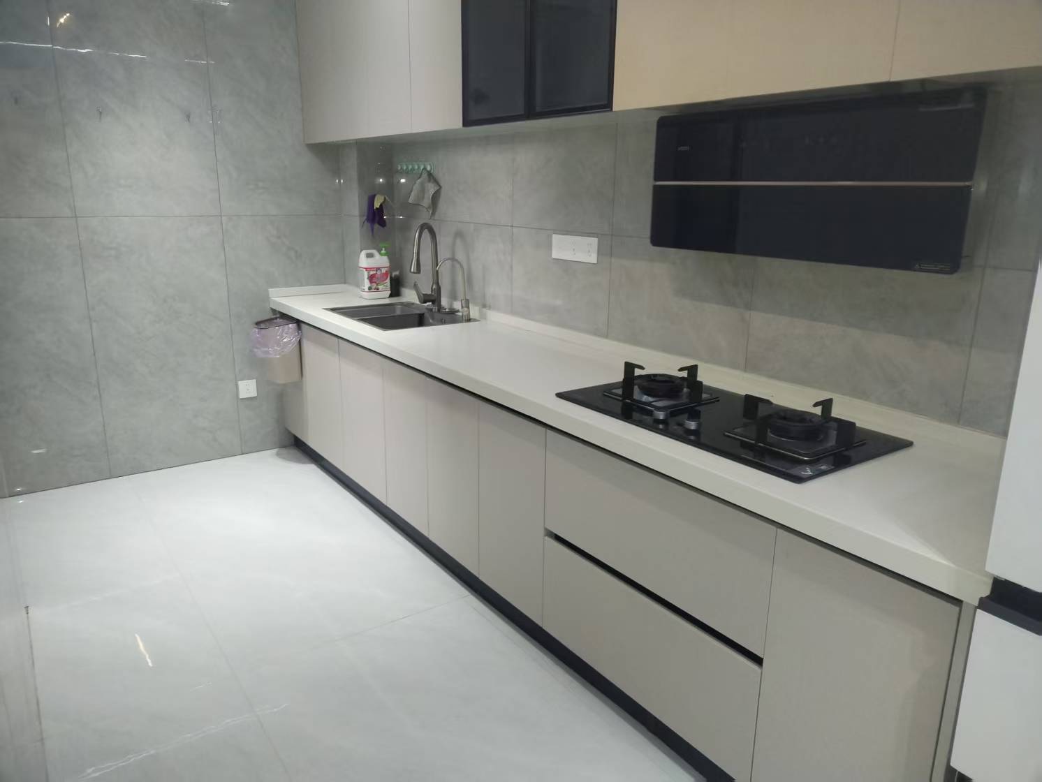 芷兰公馆西区 3室2厅2卫 3200.0元/月 芷兰公馆西区 3室2厅2卫 3200.0元/月室内图