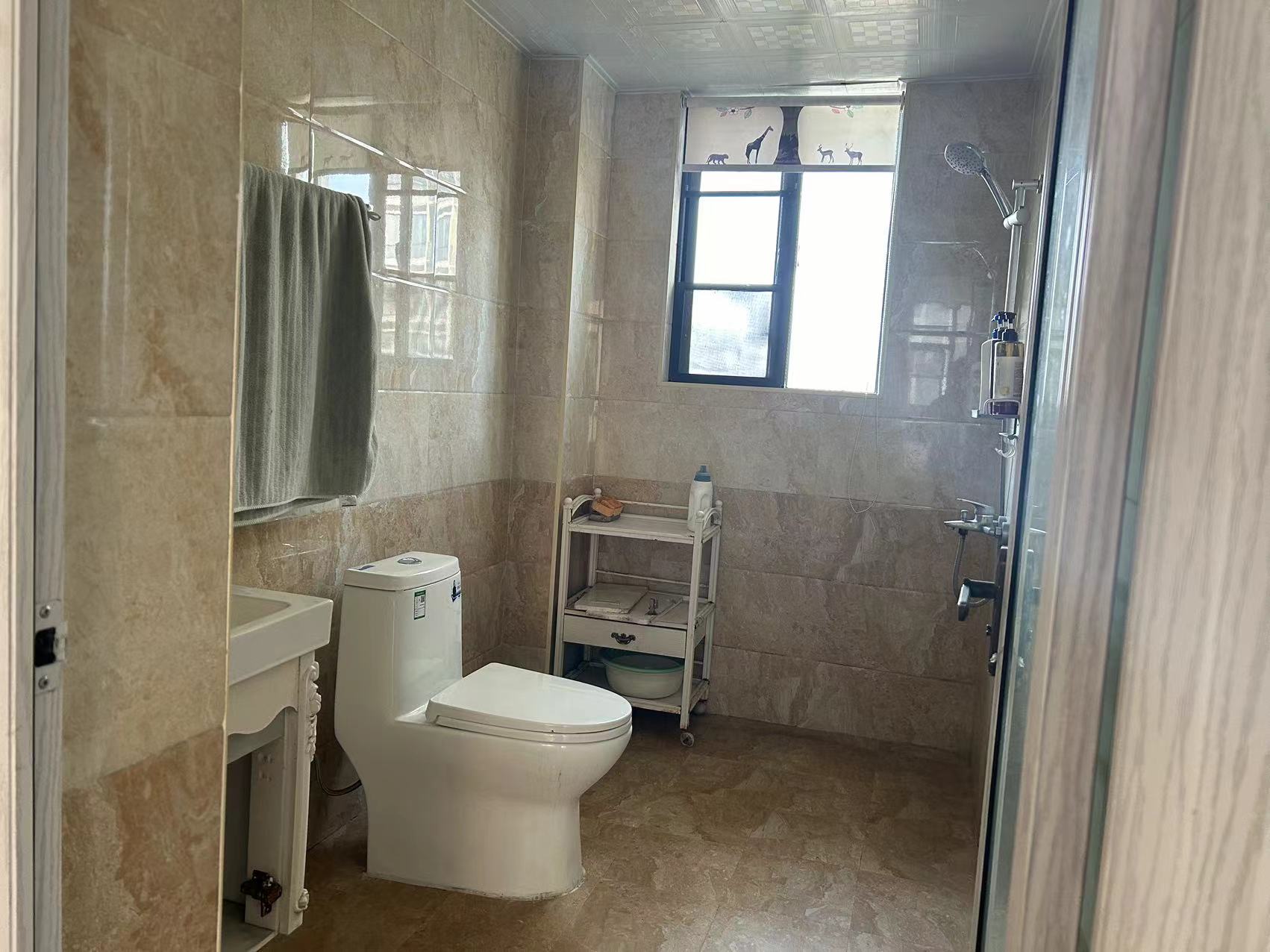 雄森国际  4室2厅2卫    2600.0元/月 雄森国际  4室2厅2卫    2600.0元/月室内图