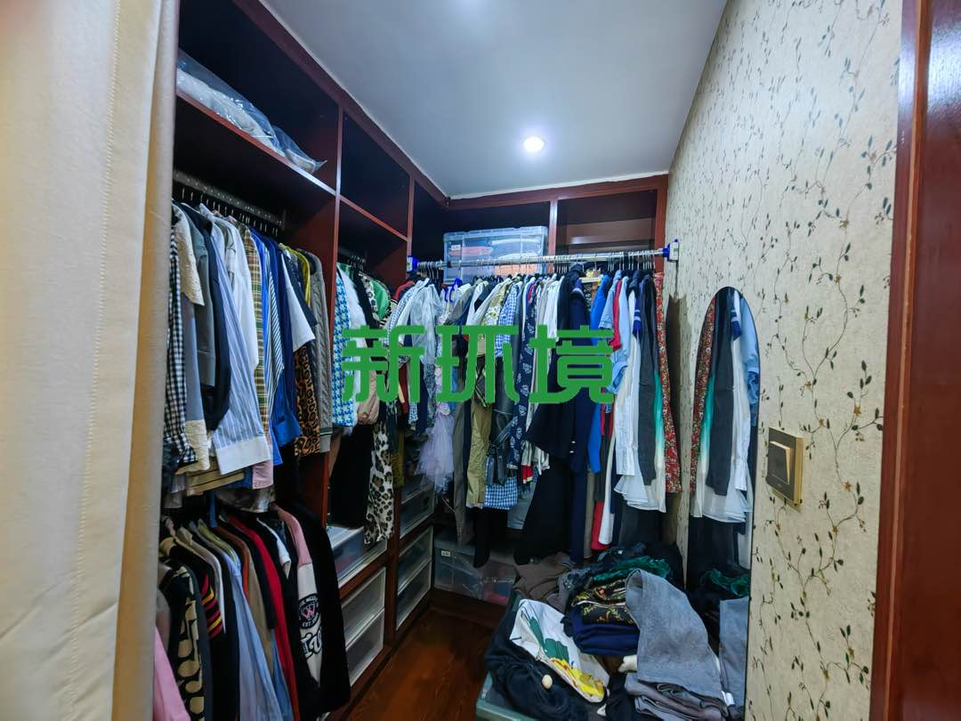 华都国际花园 4室2厅2卫 135.8万 华都国际花园 4室2厅2卫 135.8万客厅