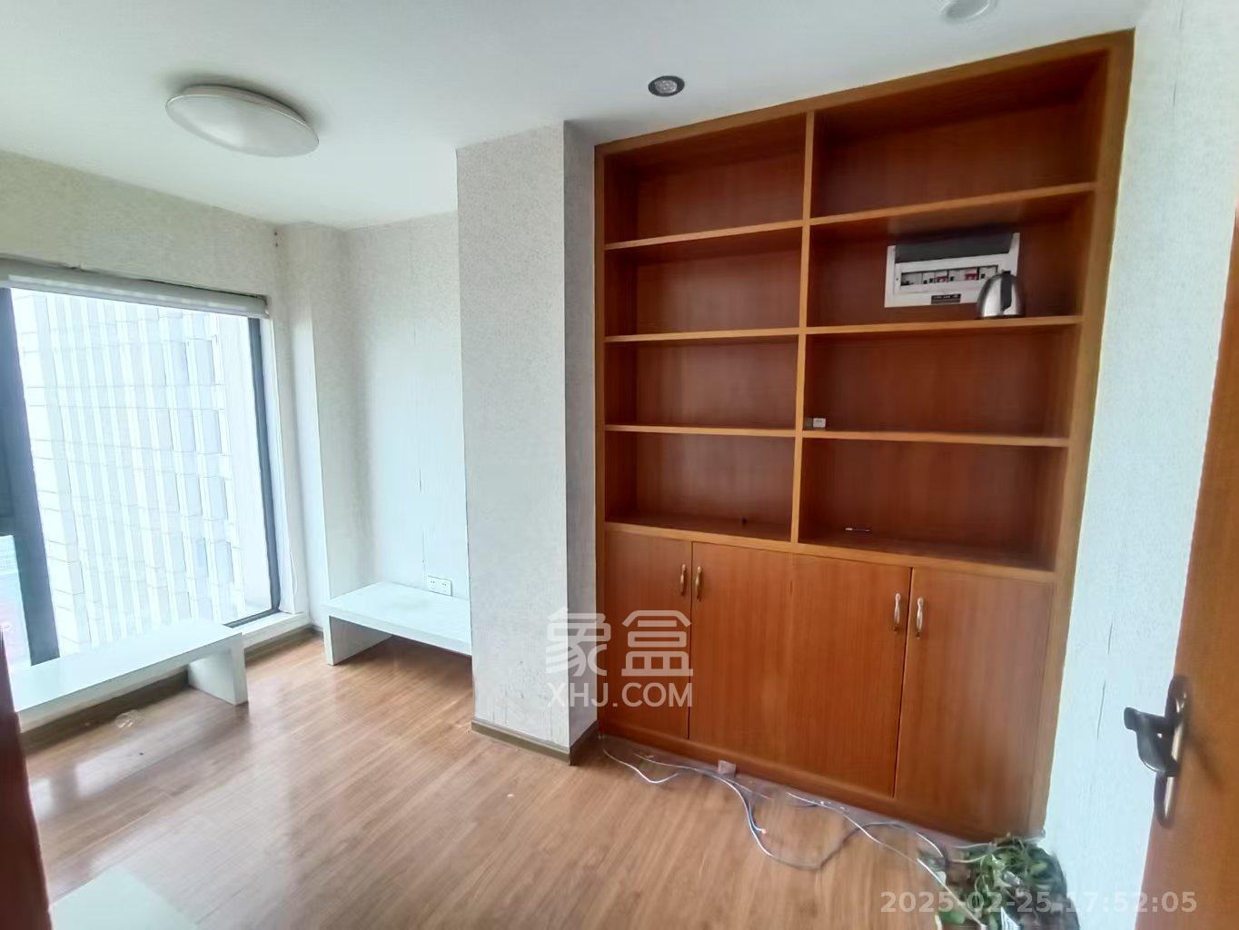 星大峰汇商务楼 3室2厅1卫 7300.0元/月 星大峰汇商务楼 3室2厅1卫 7300.0元/月室内图