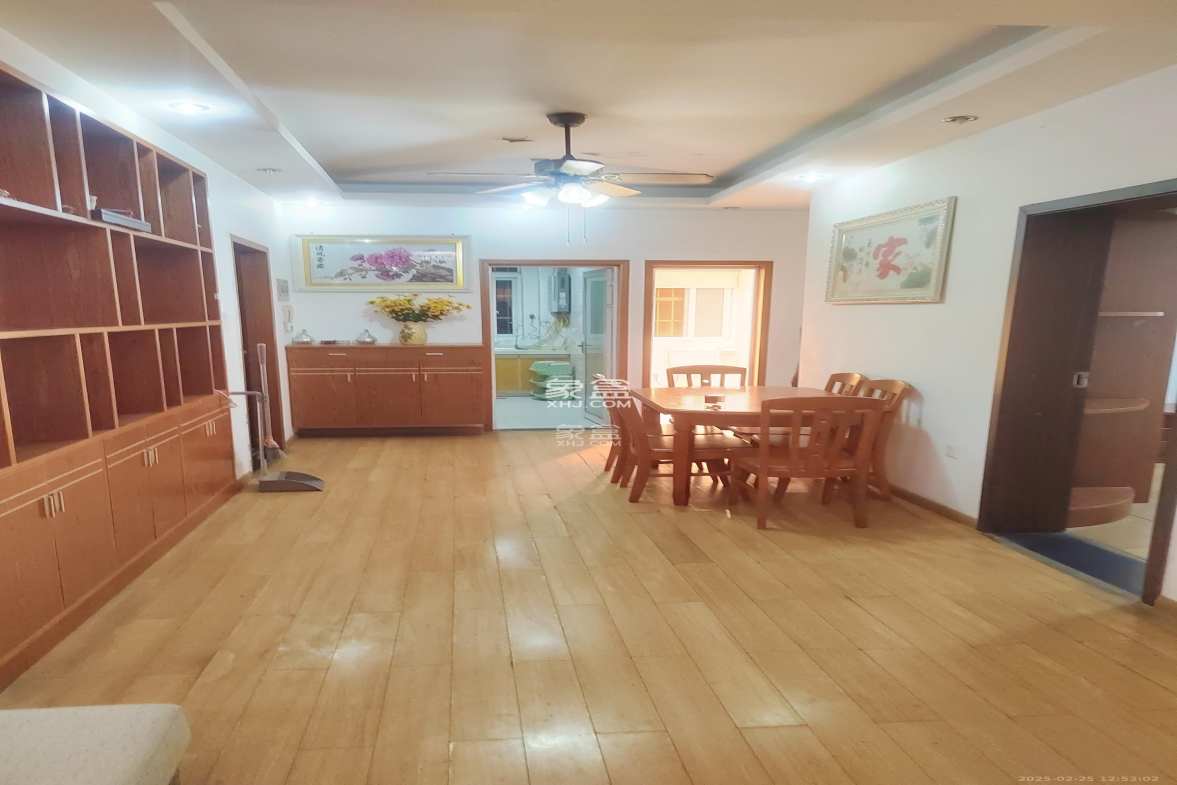 鄱阳小区  3室2厅2卫    2000.0元/月 鄱阳小区  3室2厅2卫    2000.0元/月室内图