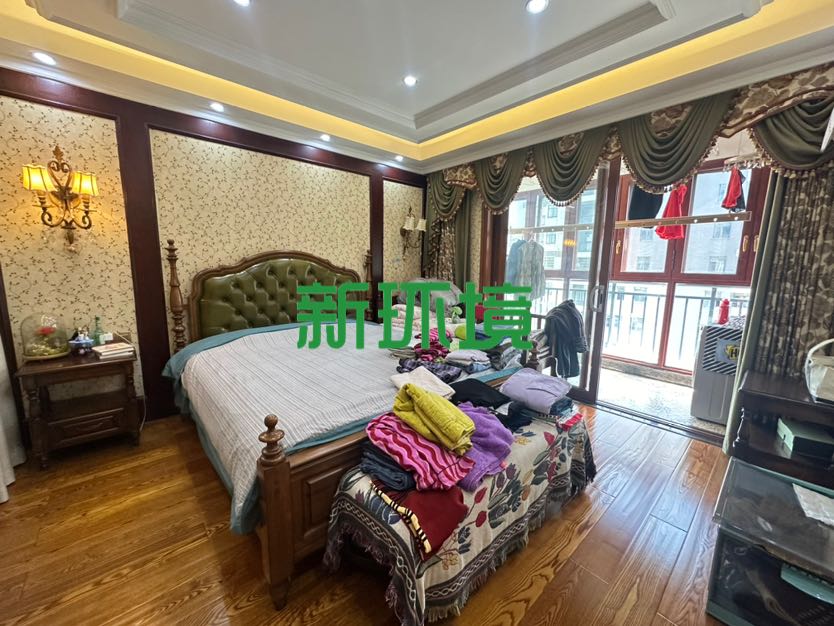 华都国际花园 4室2厅2卫 135.8万 华都国际花园 4室2厅2卫 135.8万客厅