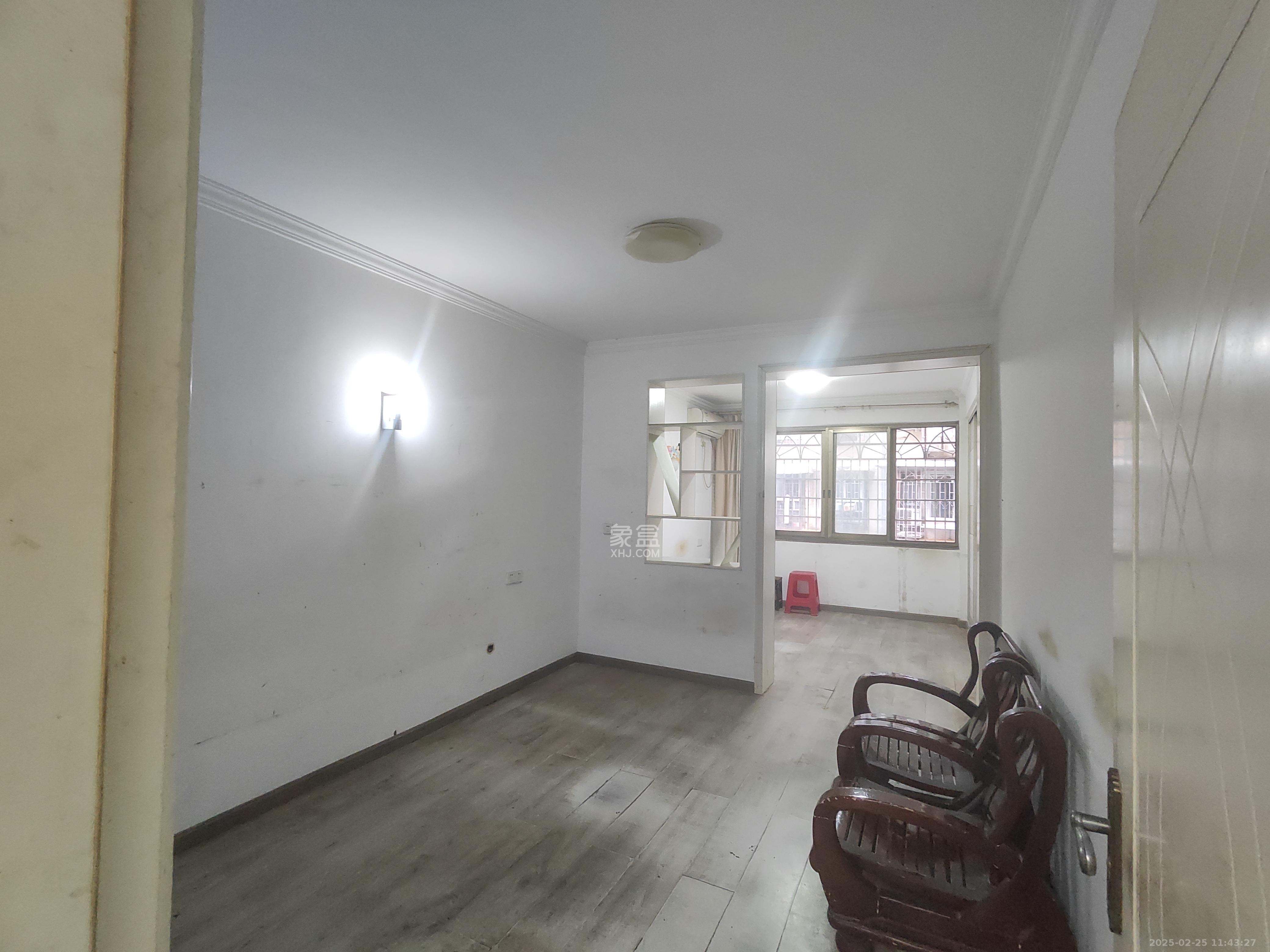 长沙县公路管理局单位房 3室1厅1卫 2200.00元/月 长沙县公路管理局单位房 3室1厅1卫 2200.00元/月室内图