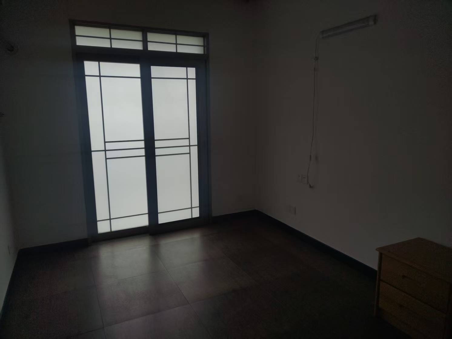 芷金花园  4室2厅2卫   1800.00元/月室内图