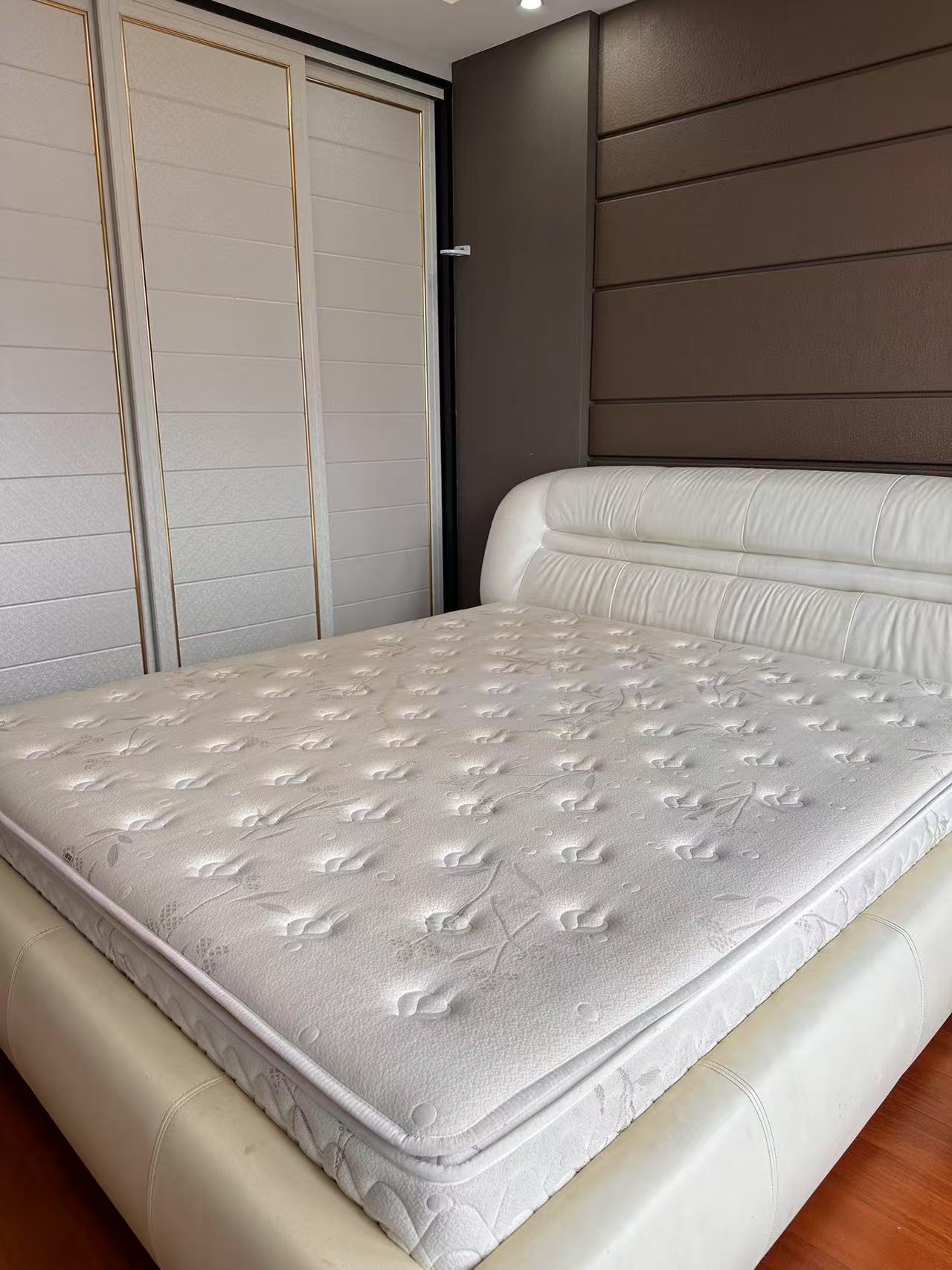 滨江海岸一期  3室2厅2卫   3600.00元/月室内图