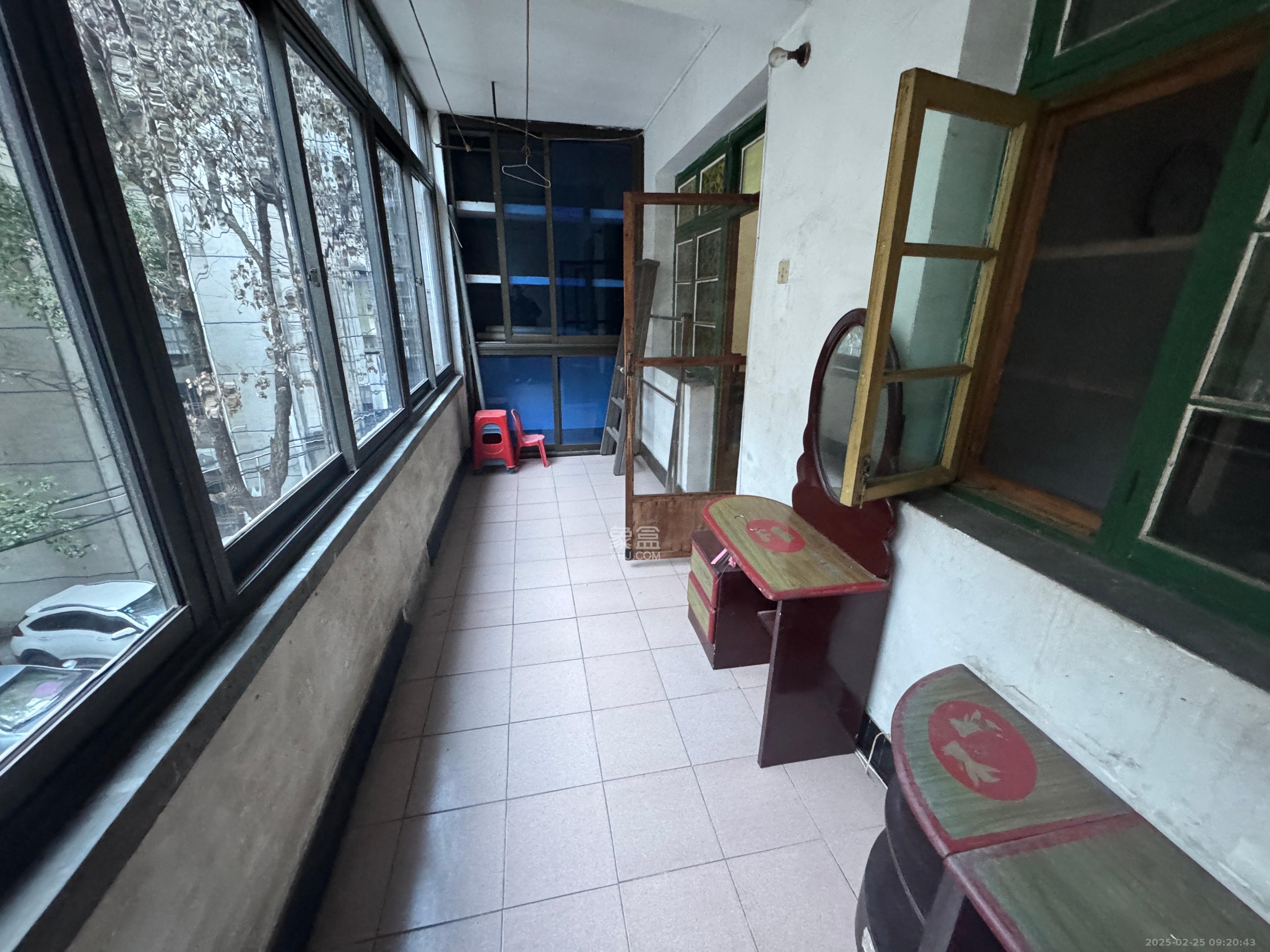 工人村 1室2厅1卫 700.0元/月 工人村 1室2厅1卫 700.0元/月室内图