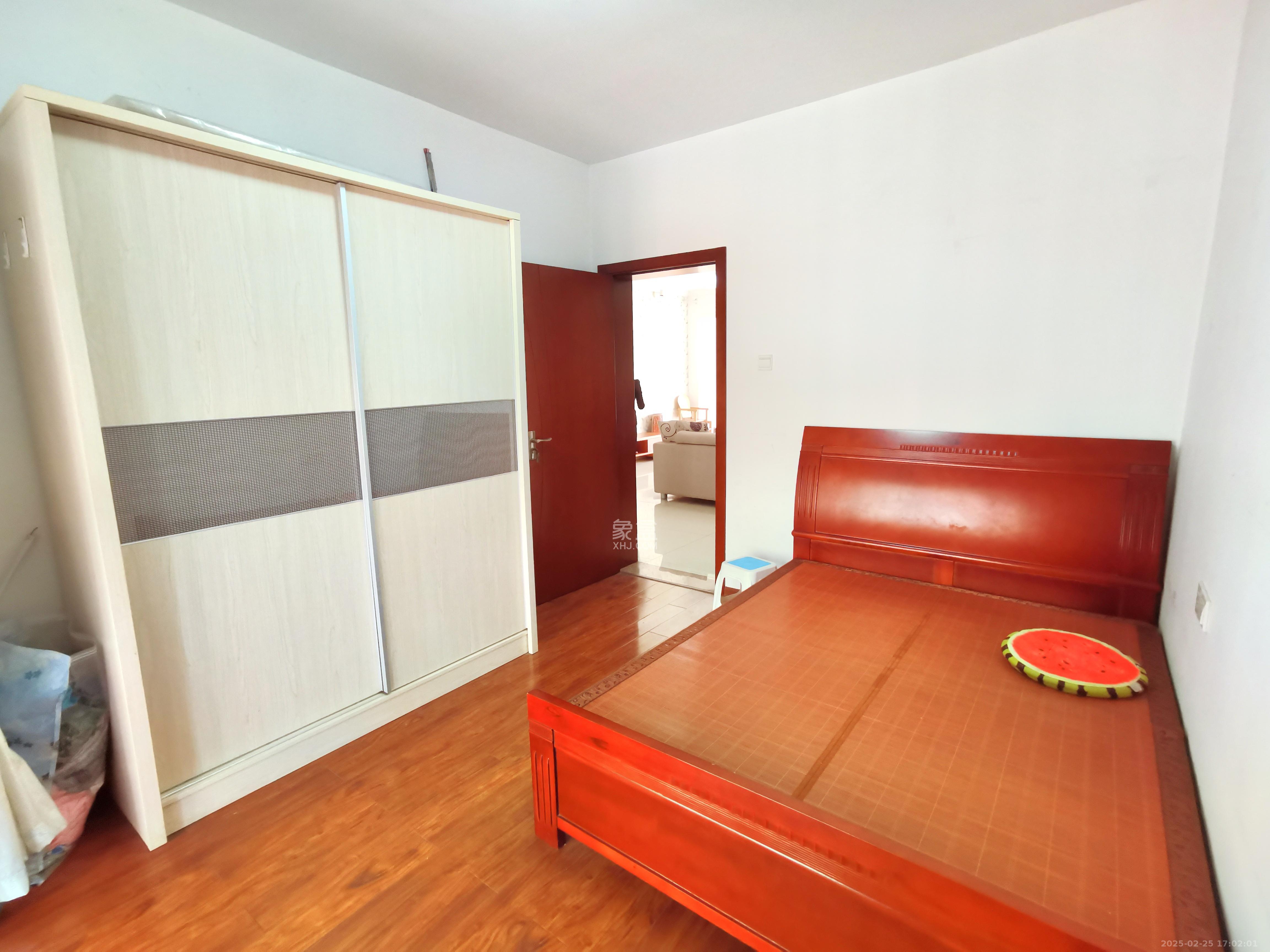 三一街区  3室2厅2卫   2100.00元/月室内图