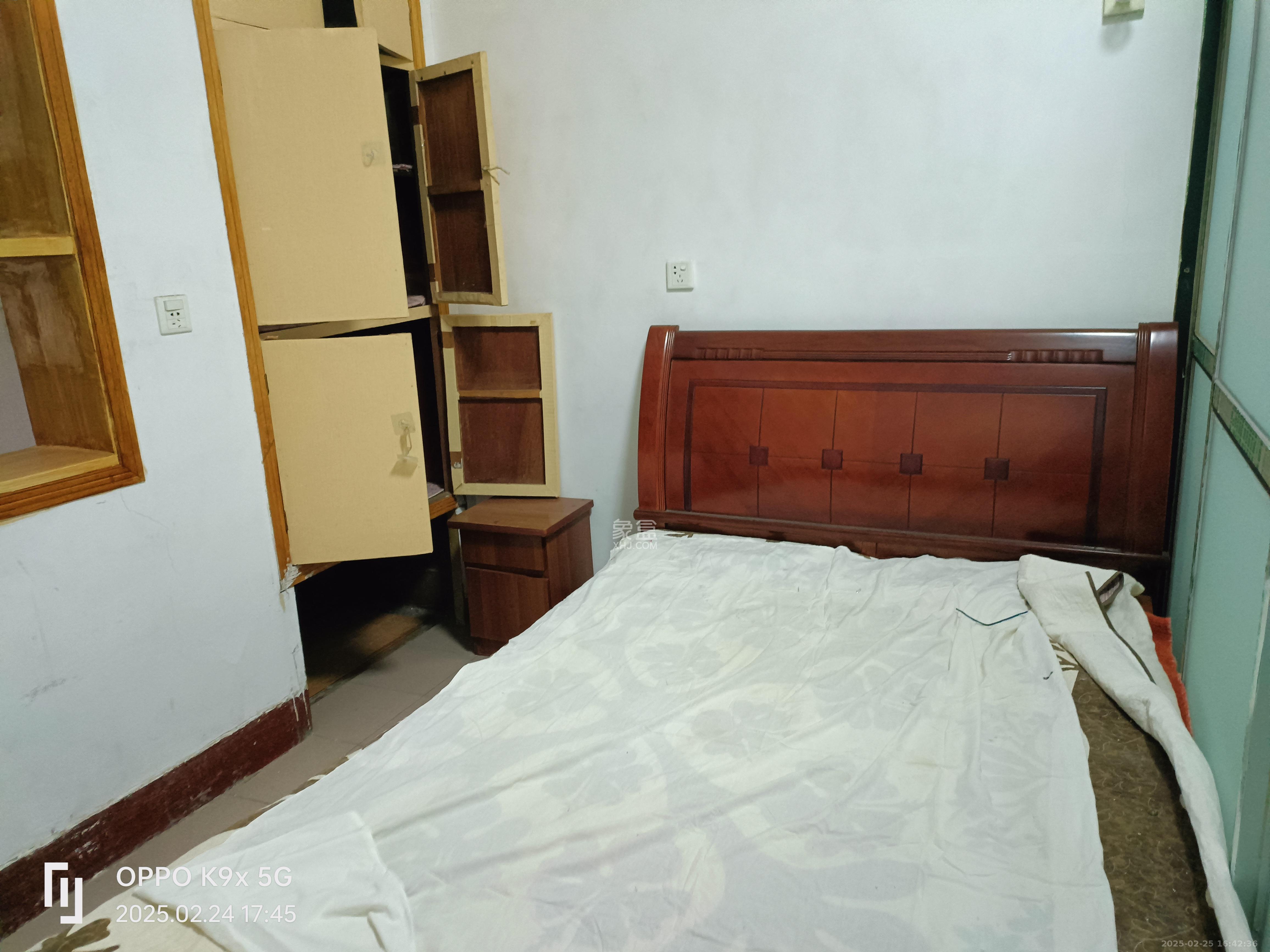 红花坡轻工设计院(轻安宿舍) 1室1厅1卫 1100.0元/月 红花坡轻工设计院(轻安宿舍) 1室1厅1卫 1100.0元/月室内图