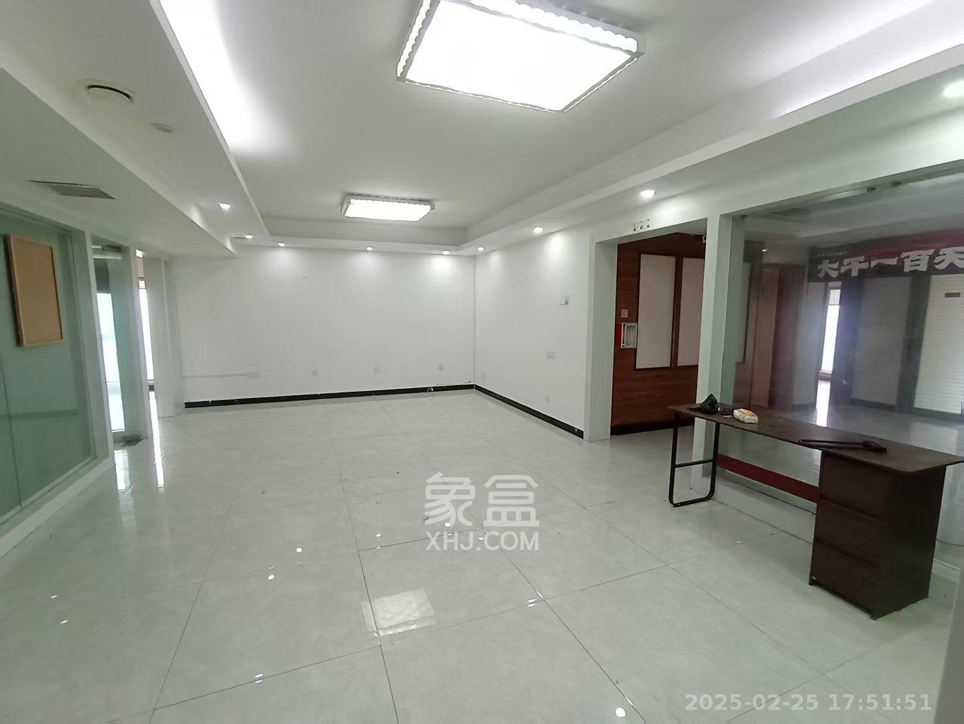 星大峰汇商务楼 3室2厅1卫 7300.0元/月 星大峰汇商务楼 3室2厅1卫 7300.0元/月室内图