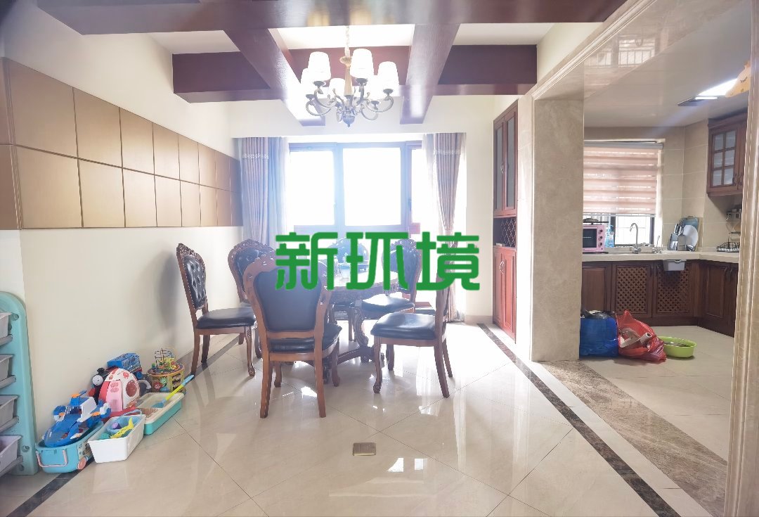 华天城小区  4室2厅2卫   91.80万客厅