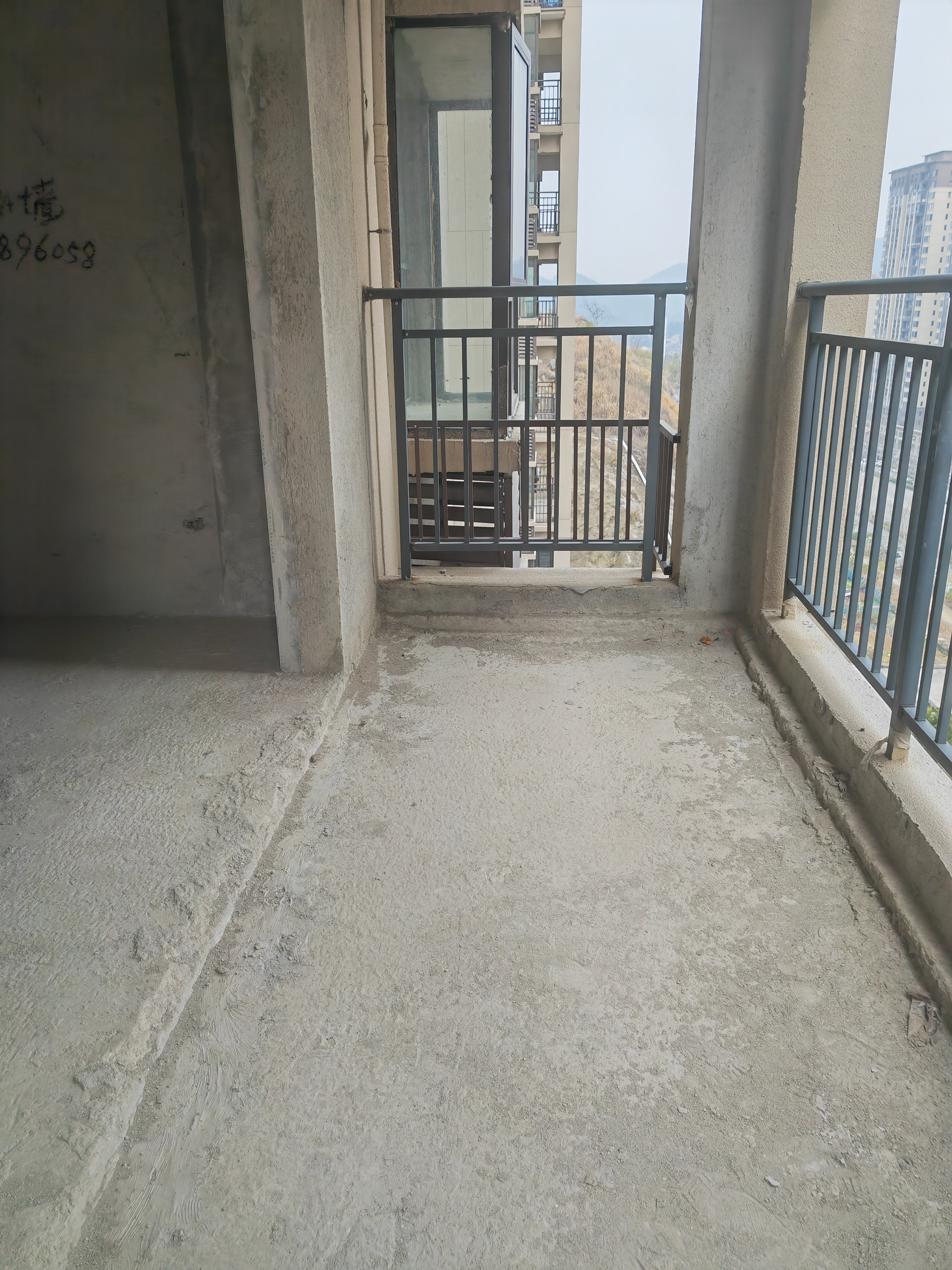 嘉熙紫台 4室2厅1卫 69.8万 嘉熙紫台 4室2厅1卫 69.8万客厅