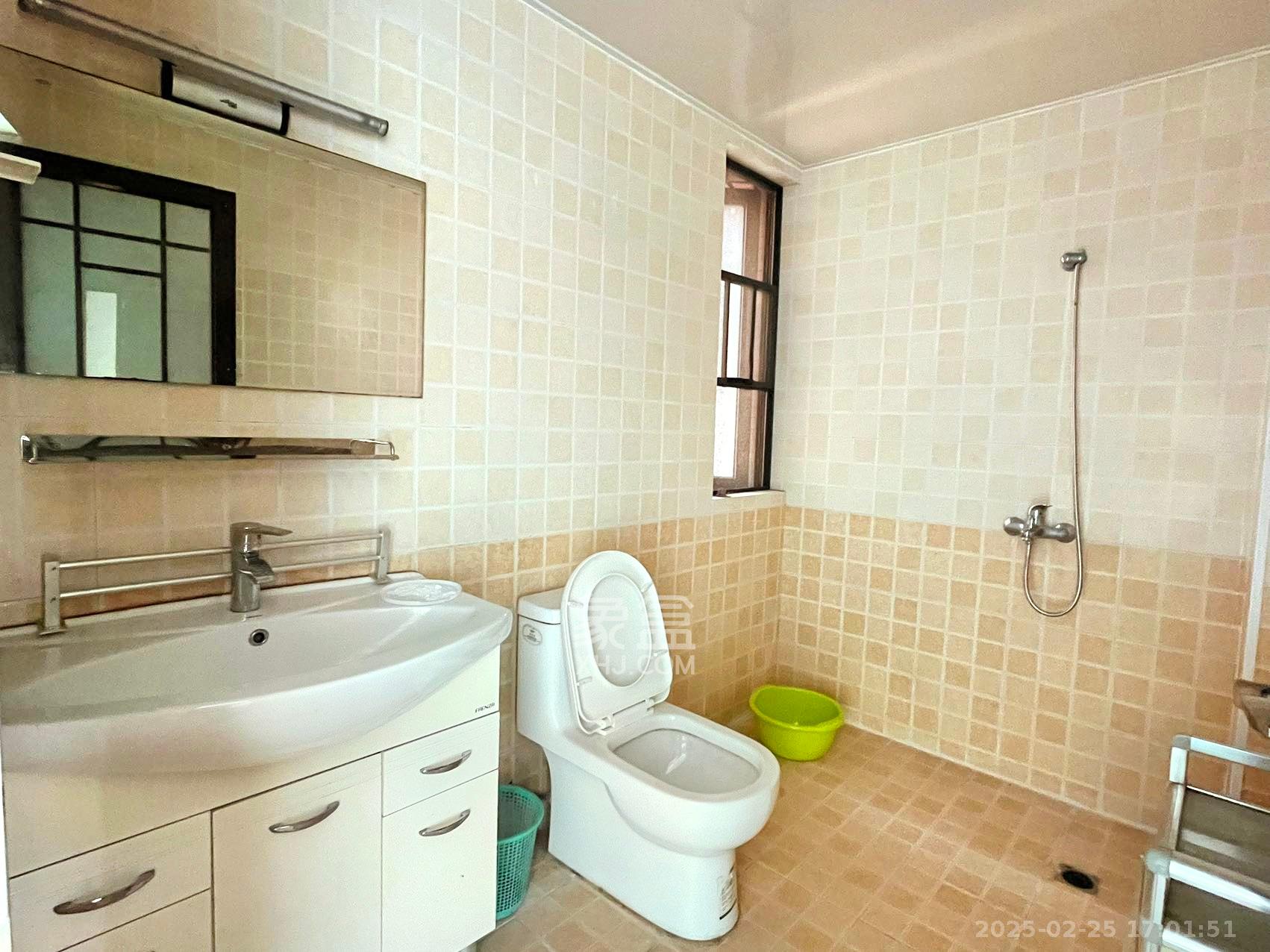 三一街区  3室2厅2卫   2100.00元/月室内图