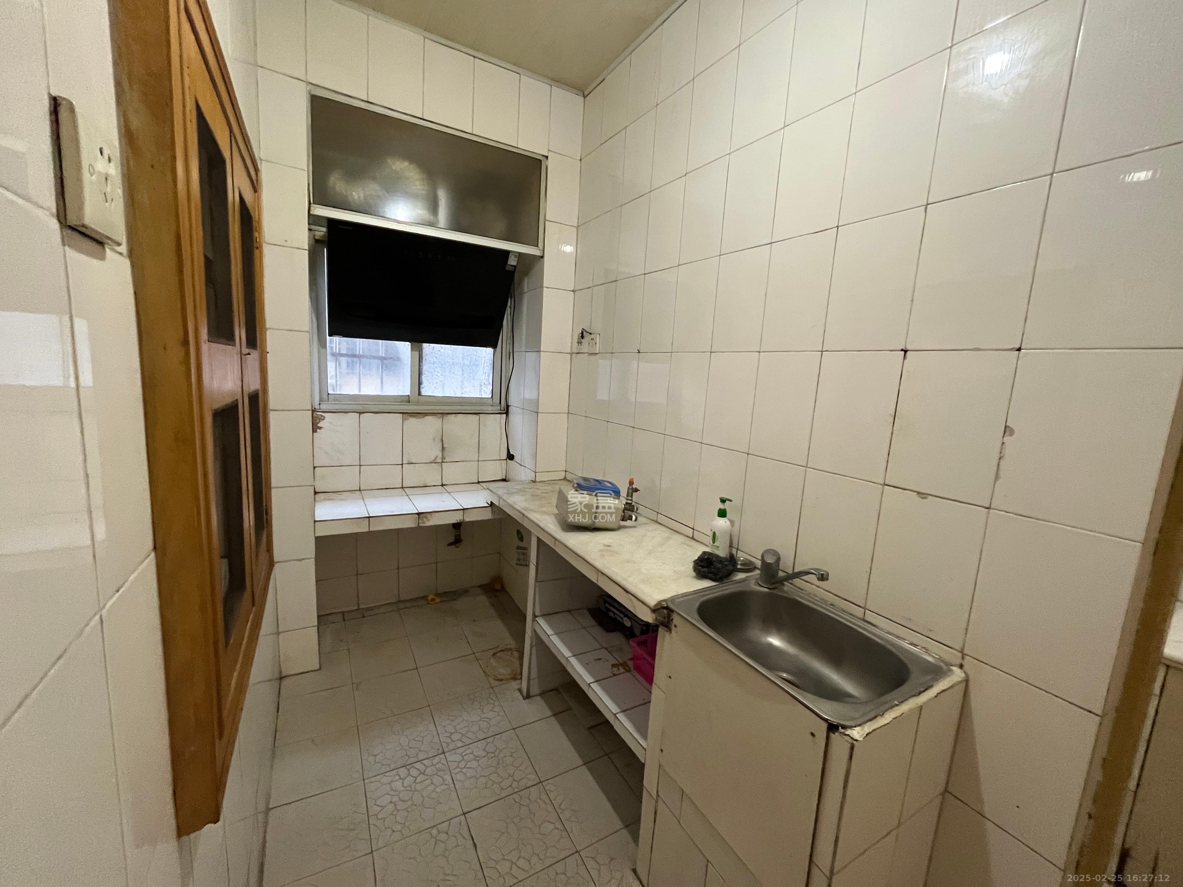 中建五局信和苑四区  2室2厅1卫    1300.0元/月 中建五局信和苑四区  2室2厅1卫    1300.0元/月室内图