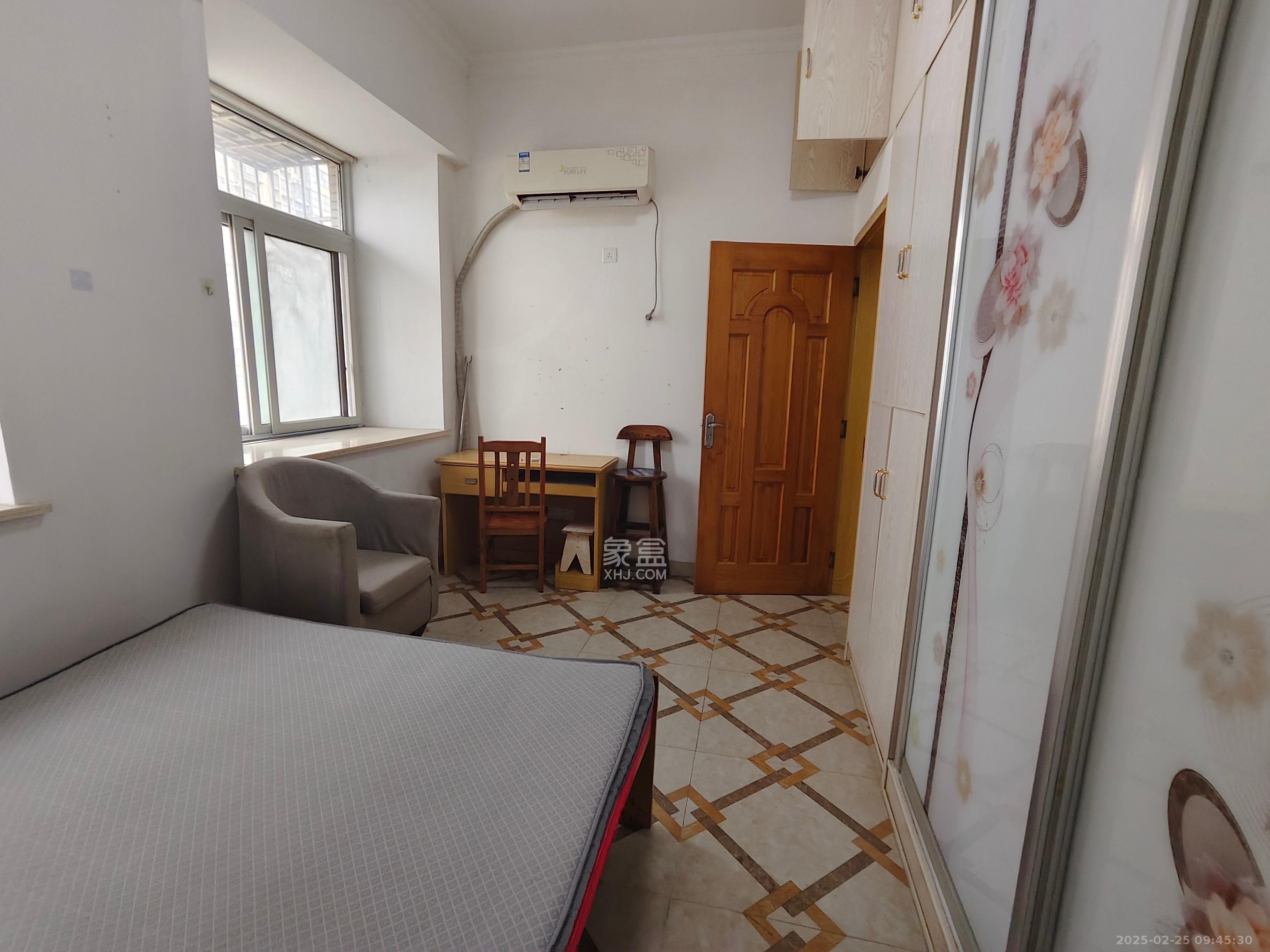 骑龙安置小区 1室0厅0卫 1300.0元/月 骑龙安置小区 1室0厅0卫 1300.0元/月室内图