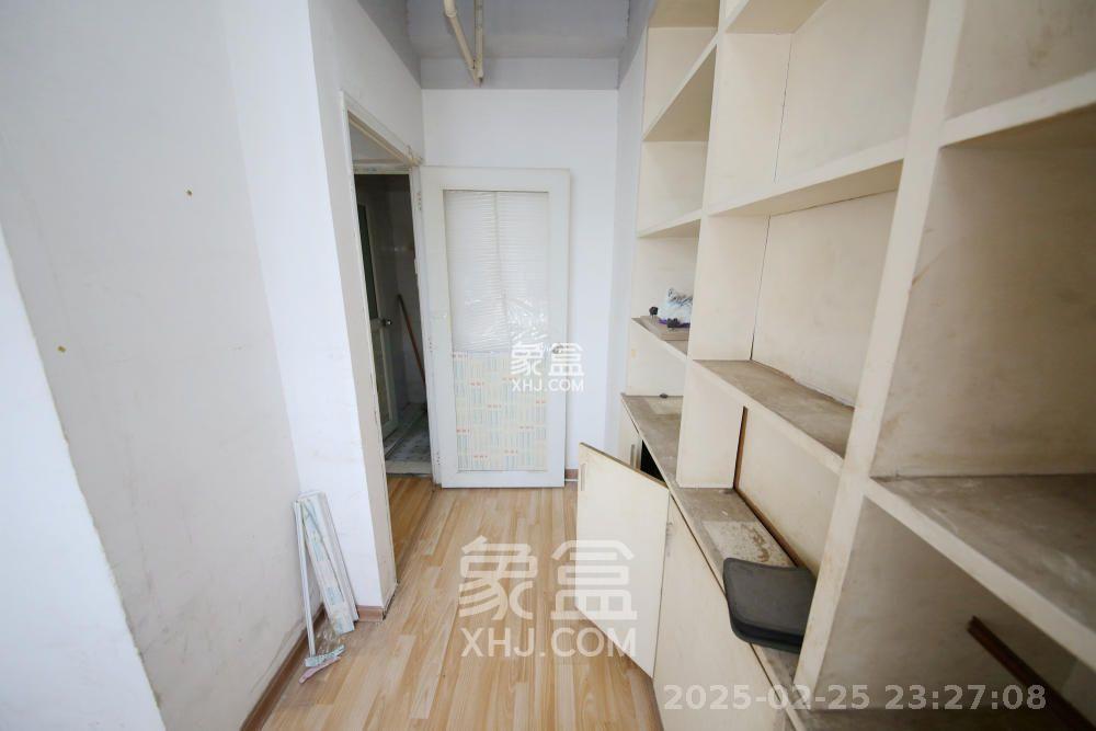 国储电脑城  1室1厅1卫   1200.00元/月室内图