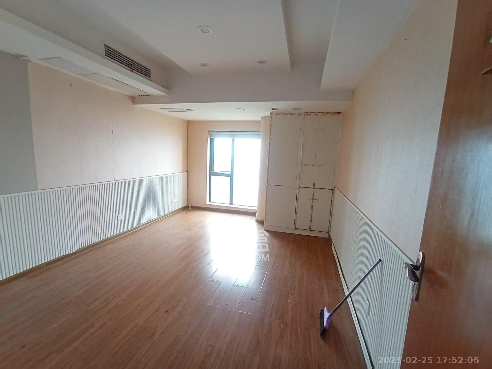 星大峰汇商务楼 3室2厅1卫 7300.0元/月 星大峰汇商务楼 3室2厅1卫 7300.0元/月室内图