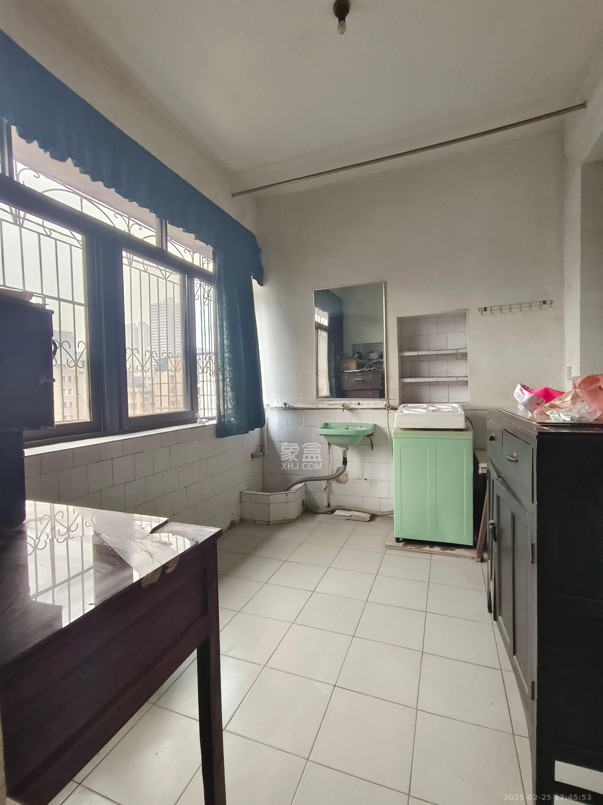 无线电信宿舍  3室2厅1卫    1800.0元/月 无线电信宿舍  3室2厅1卫    1800.0元/月室内图