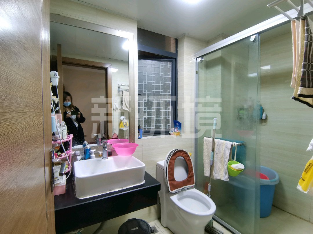 山水印象  1室1厅1卫   33.00万客厅